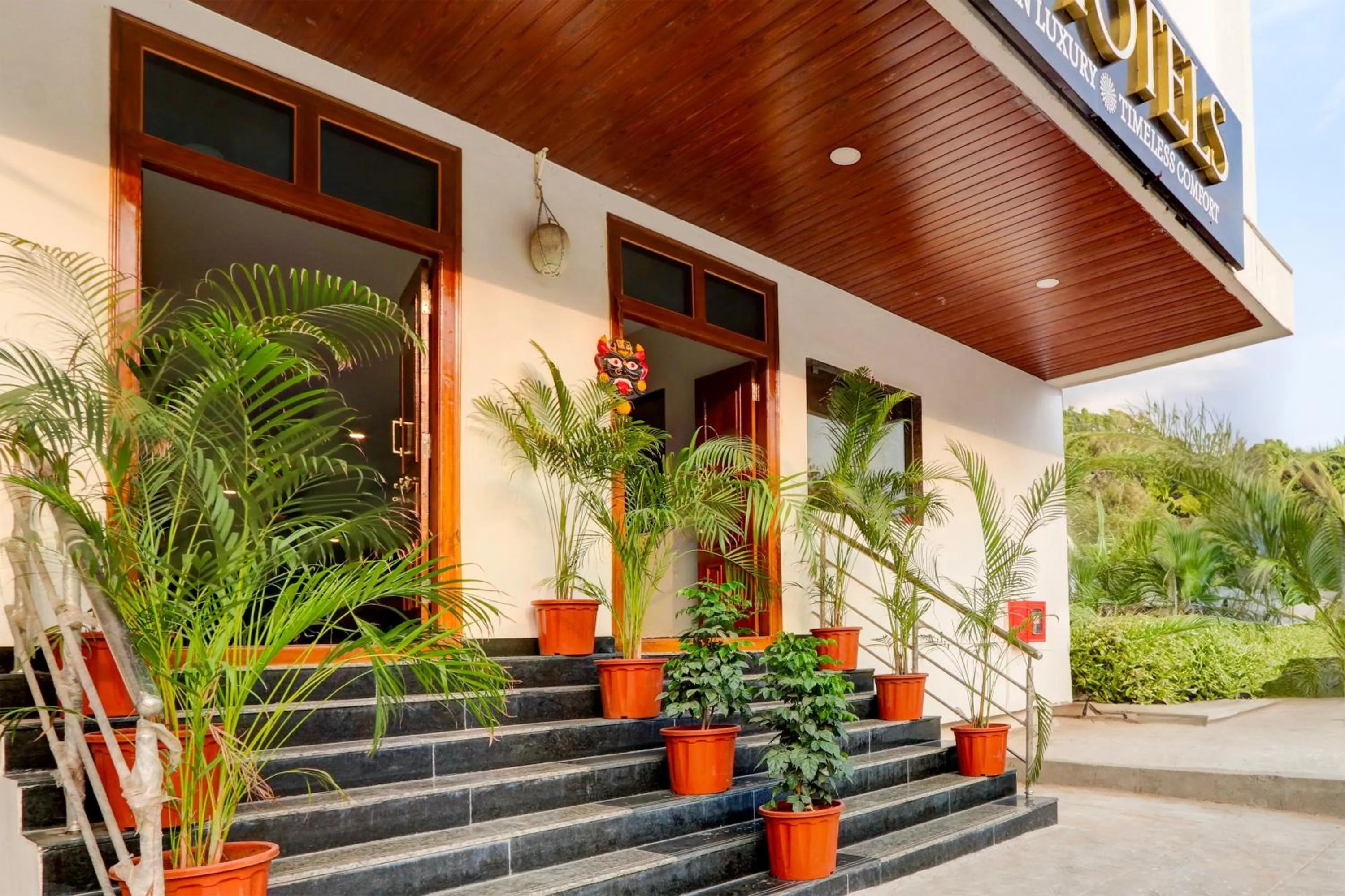 Facade/entrance in Super Townhouse OAK BHOOJA HOTELS
