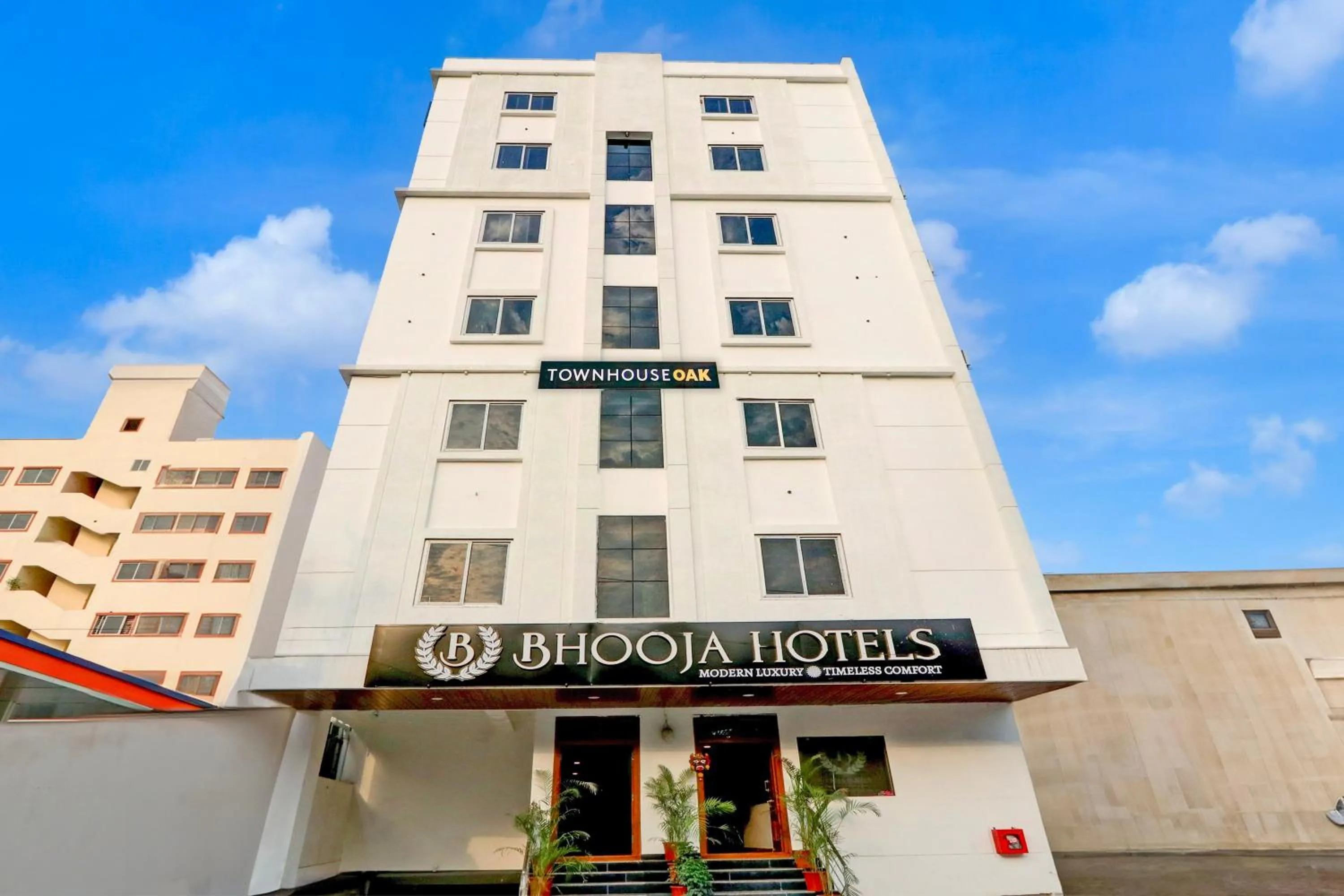 Facade/entrance in Super Townhouse OAK BHOOJA HOTELS