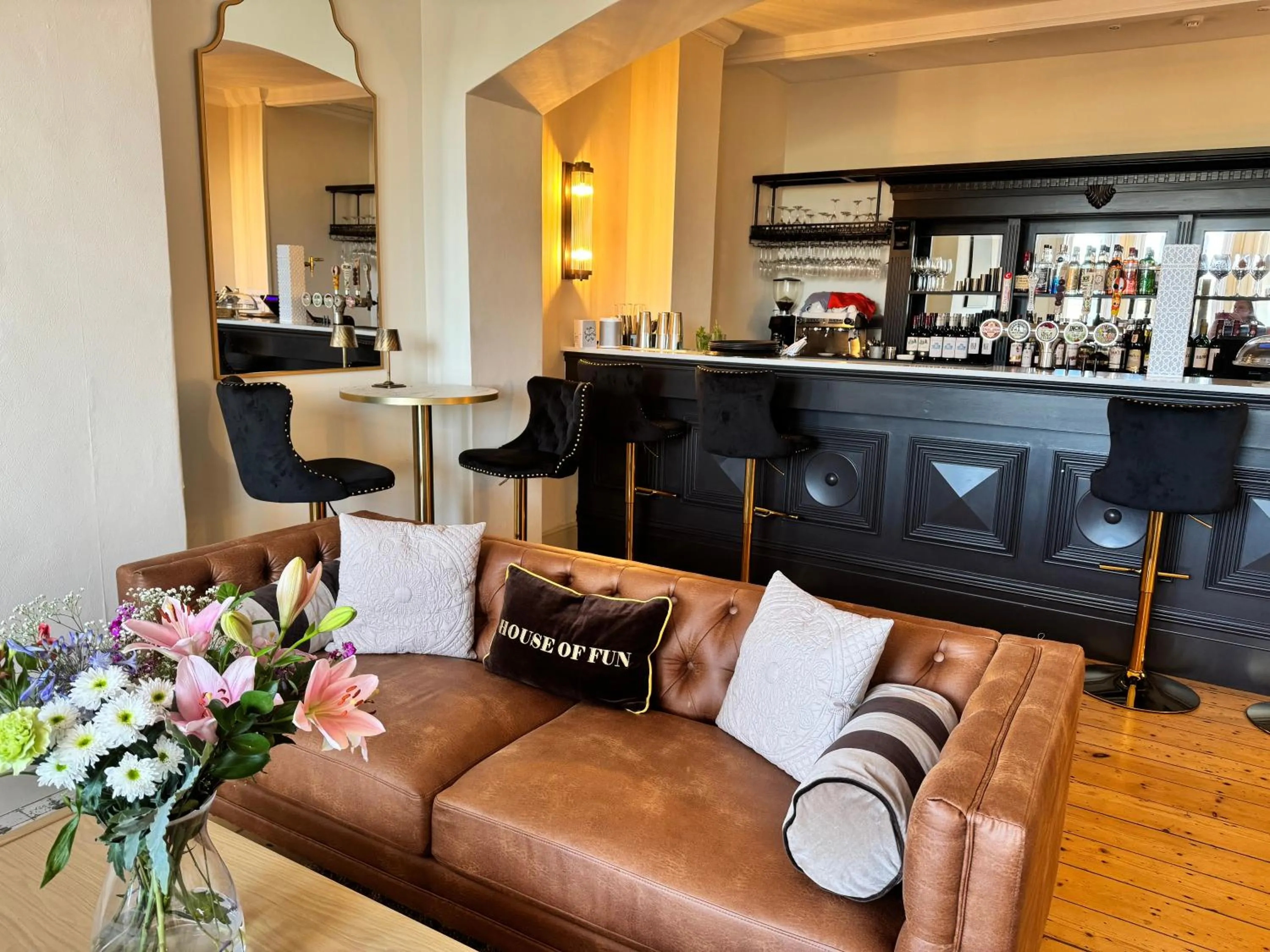 Lounge or bar in The Edge Of The Beach formally The Edgcumbe Hotel