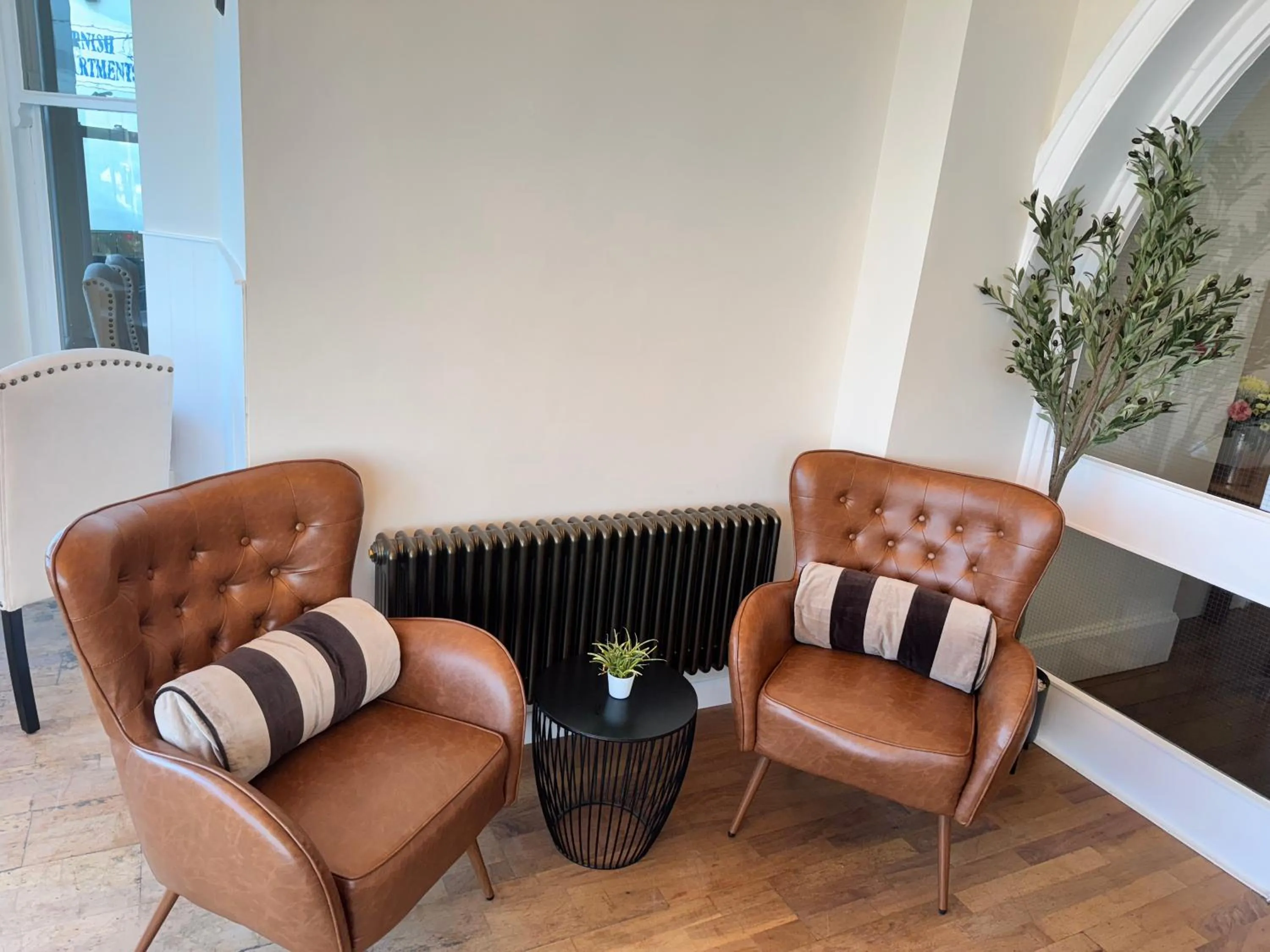 Lounge or bar in The Edge Of The Beach formally The Edgcumbe Hotel