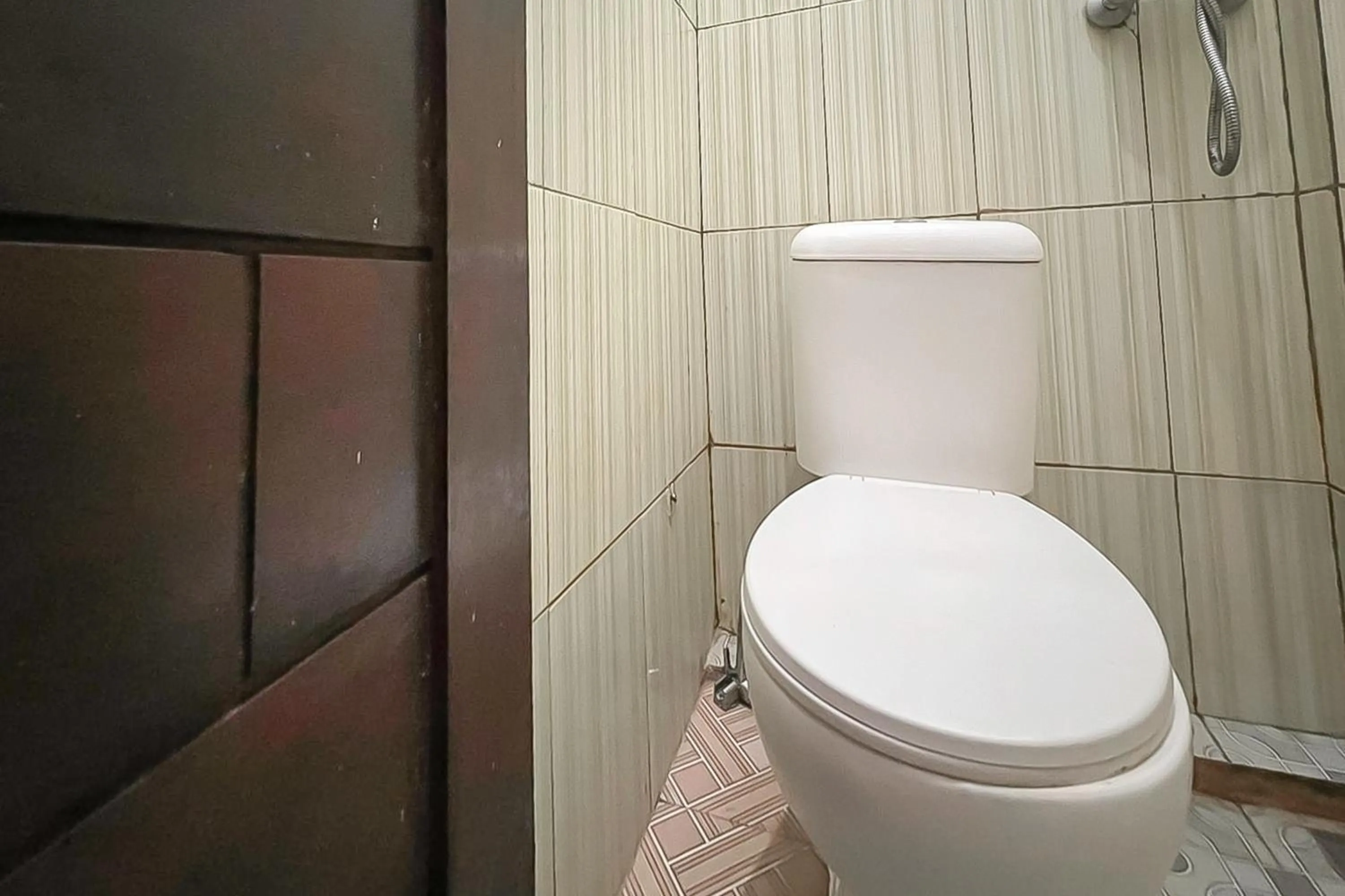 Bathroom in RedDoorz syariah near Universitas Mulawarman