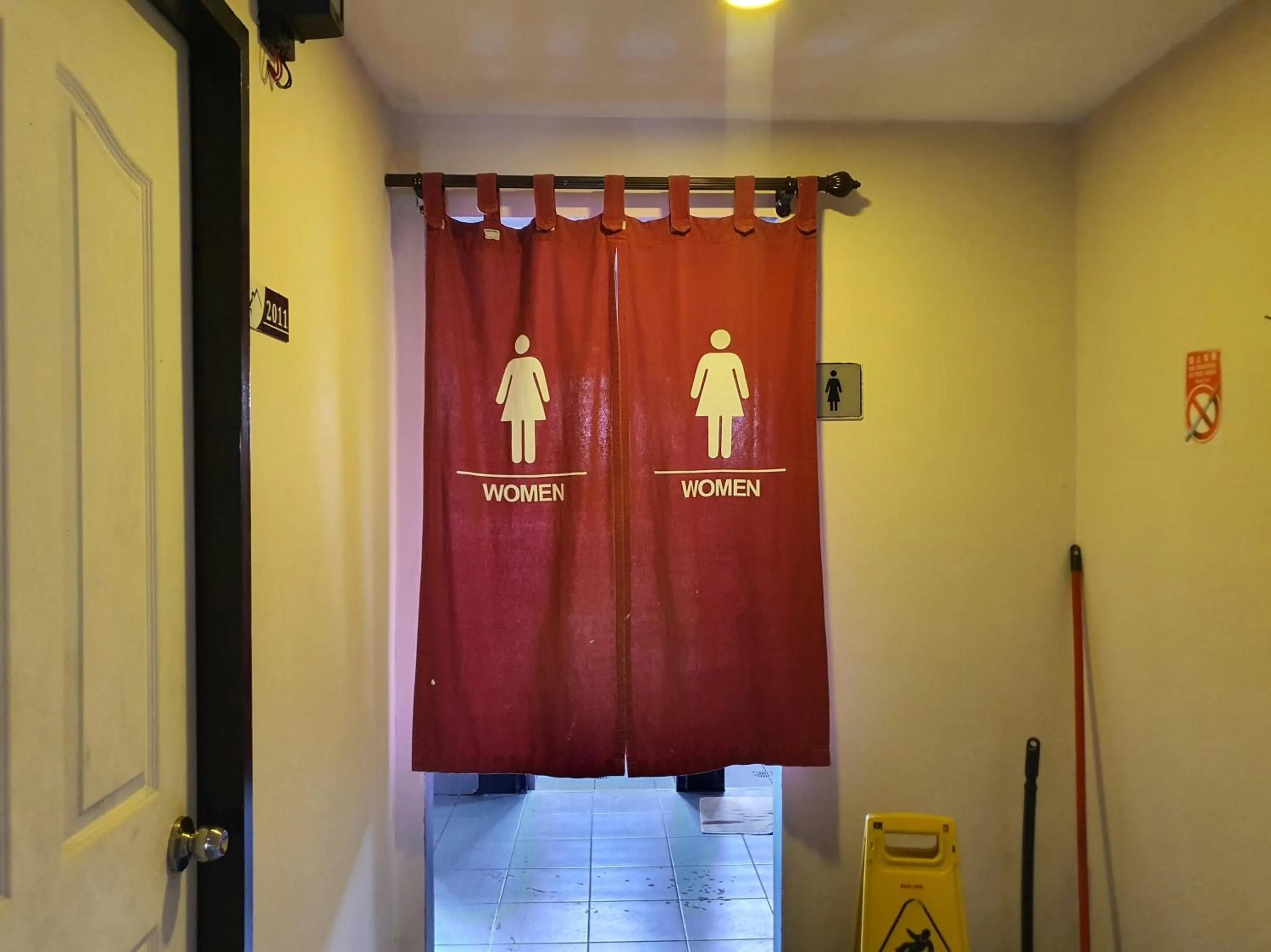 Bathroom in SPOT ON 90984 Gn Homestay