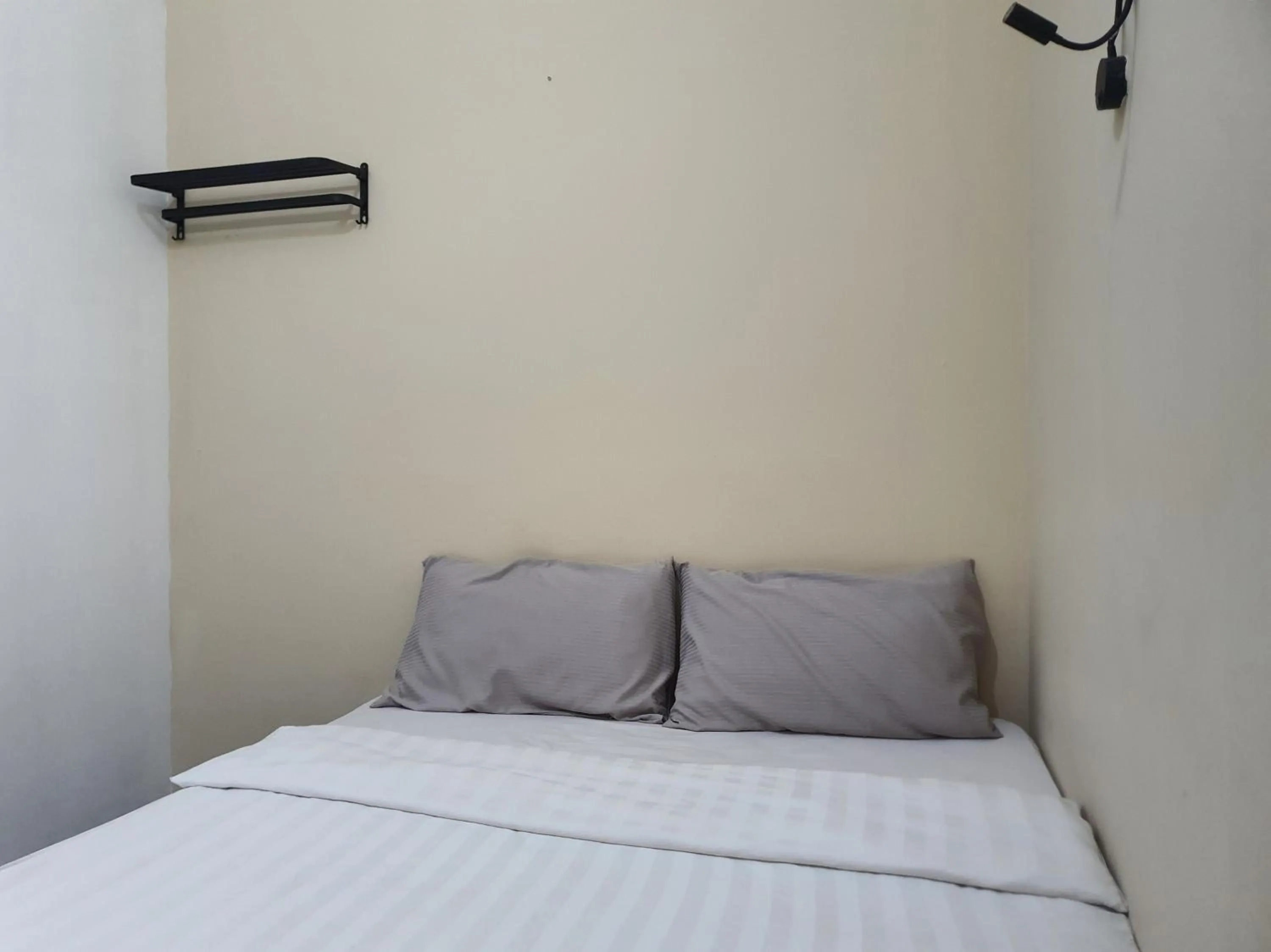 Bedroom in SPOT ON 90984 Gn Homestay