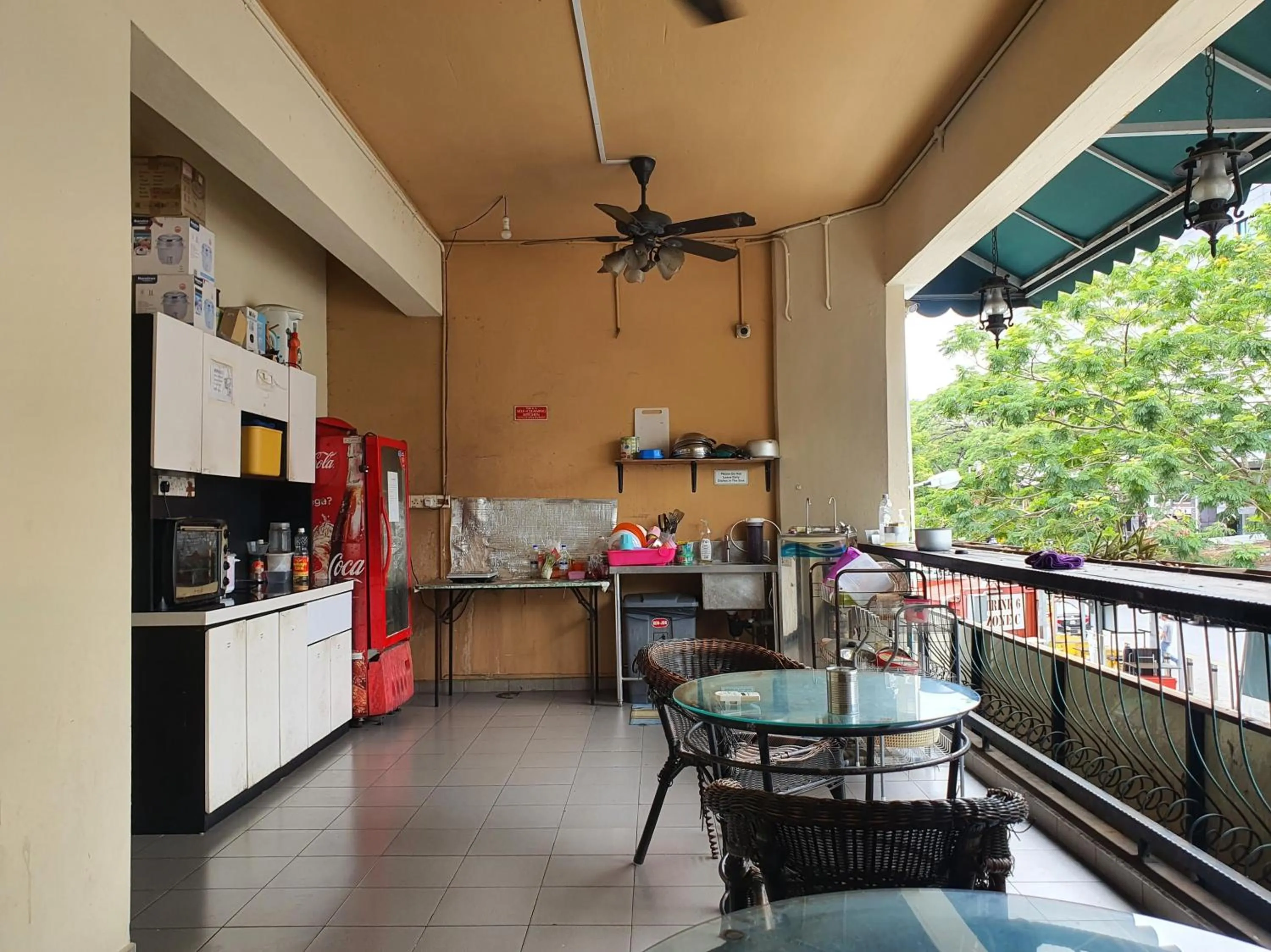 Dining area in SPOT ON 90984 Gn Homestay