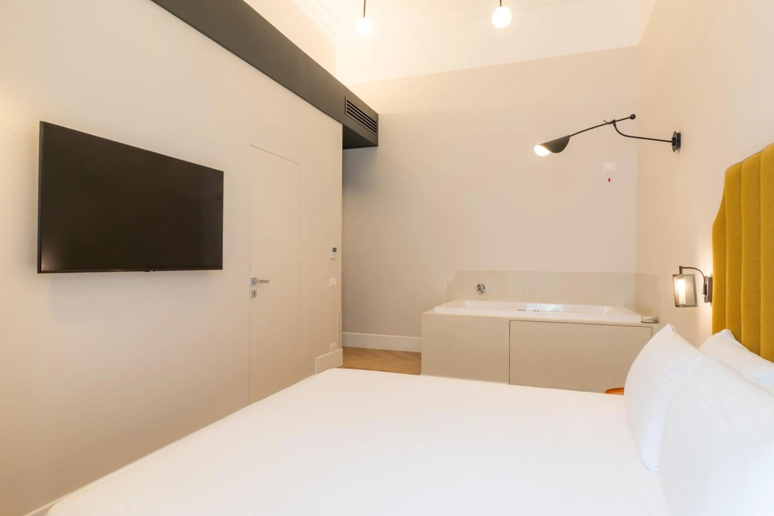 Hot Tub, Bed in Relais Ammira