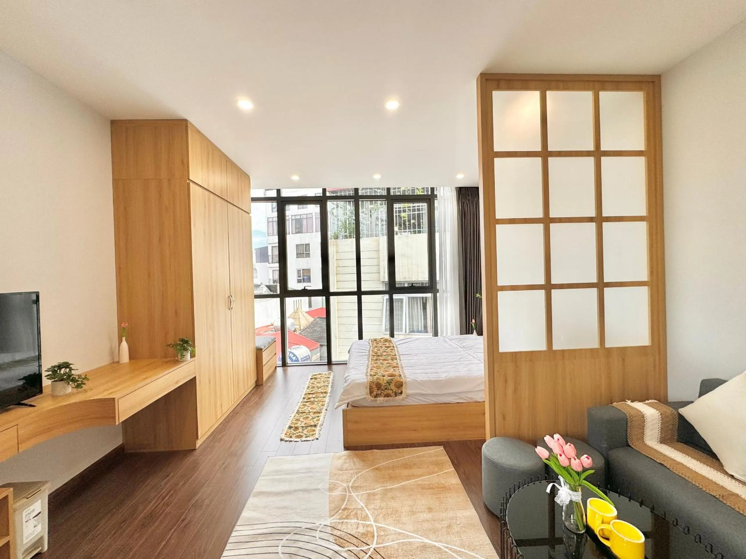 Communal lounge/ TV room, Bed in The Little Home - Đào Tấn - Cozy home - Bathtub - Comfy