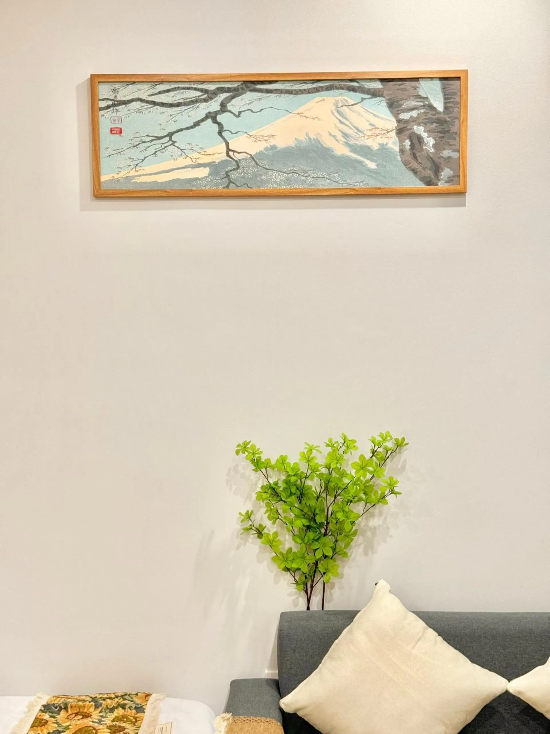 Living room in The Little Home - Đào Tấn - Cozy home - Bathtub - Comfy