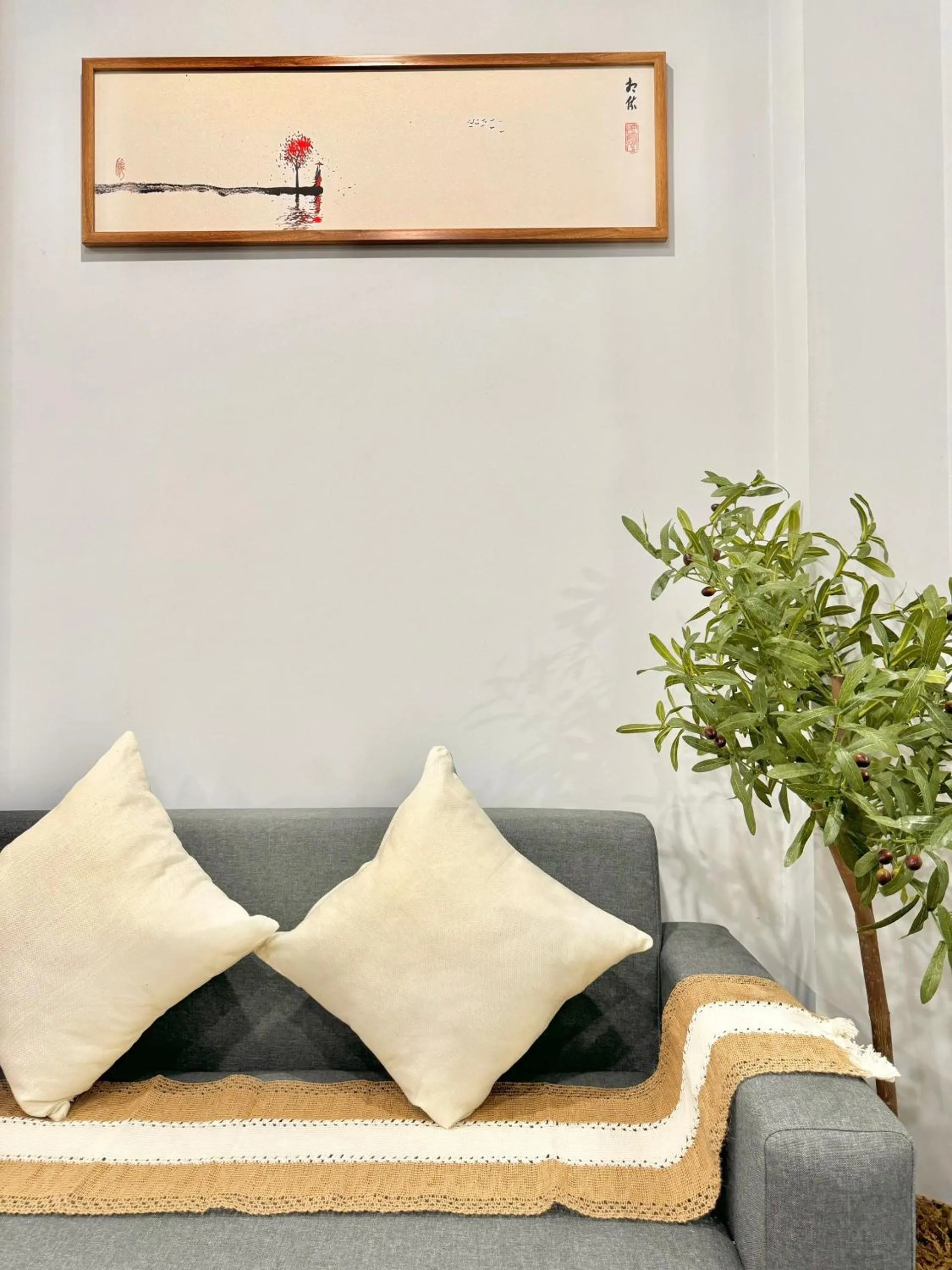 Living room in The Little Home - Đào Tấn - Cozy home - Bathtub - Comfy