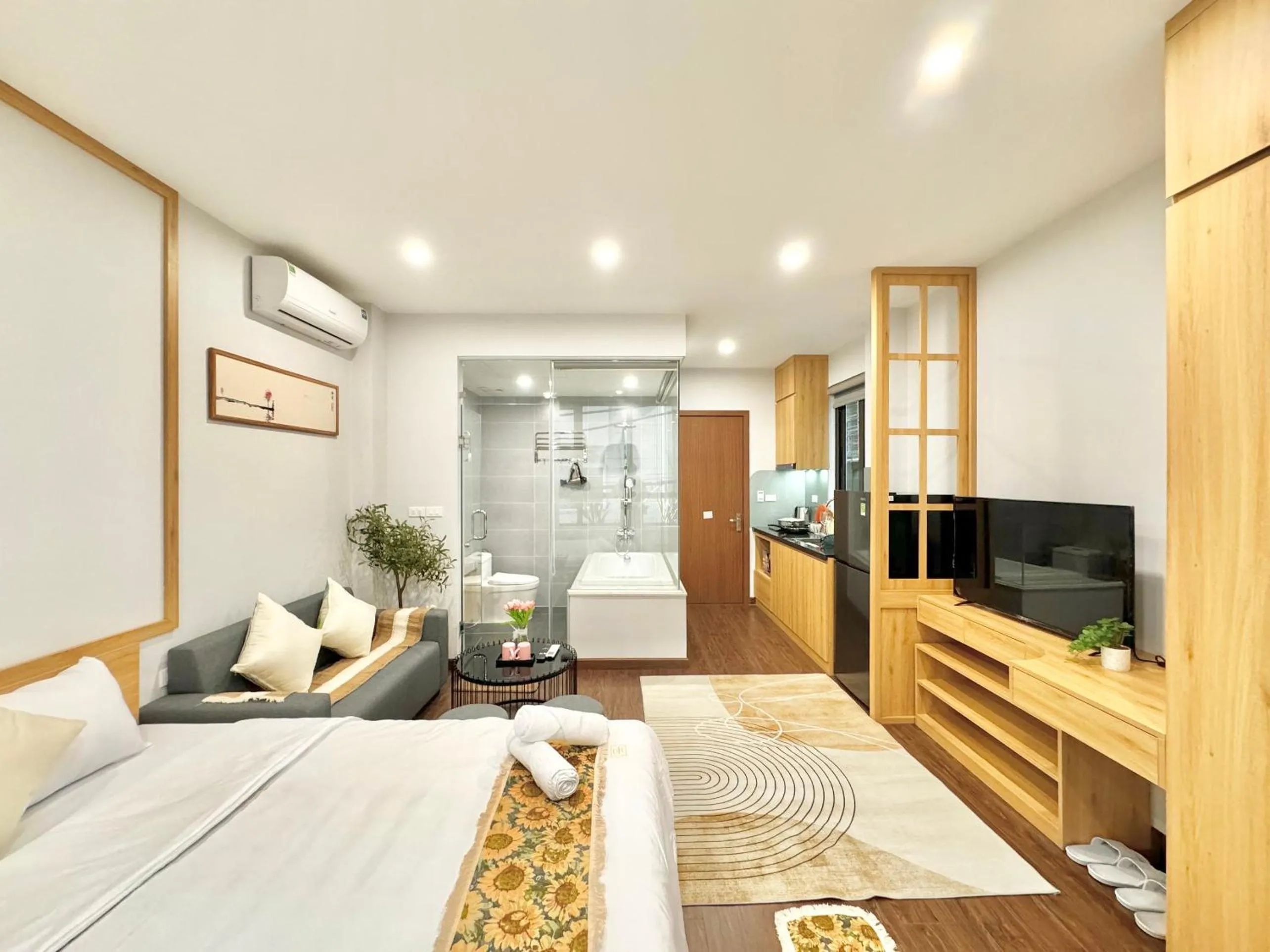 Bed in The Little Home - Đào Tấn - Cozy home - Bathtub - Comfy