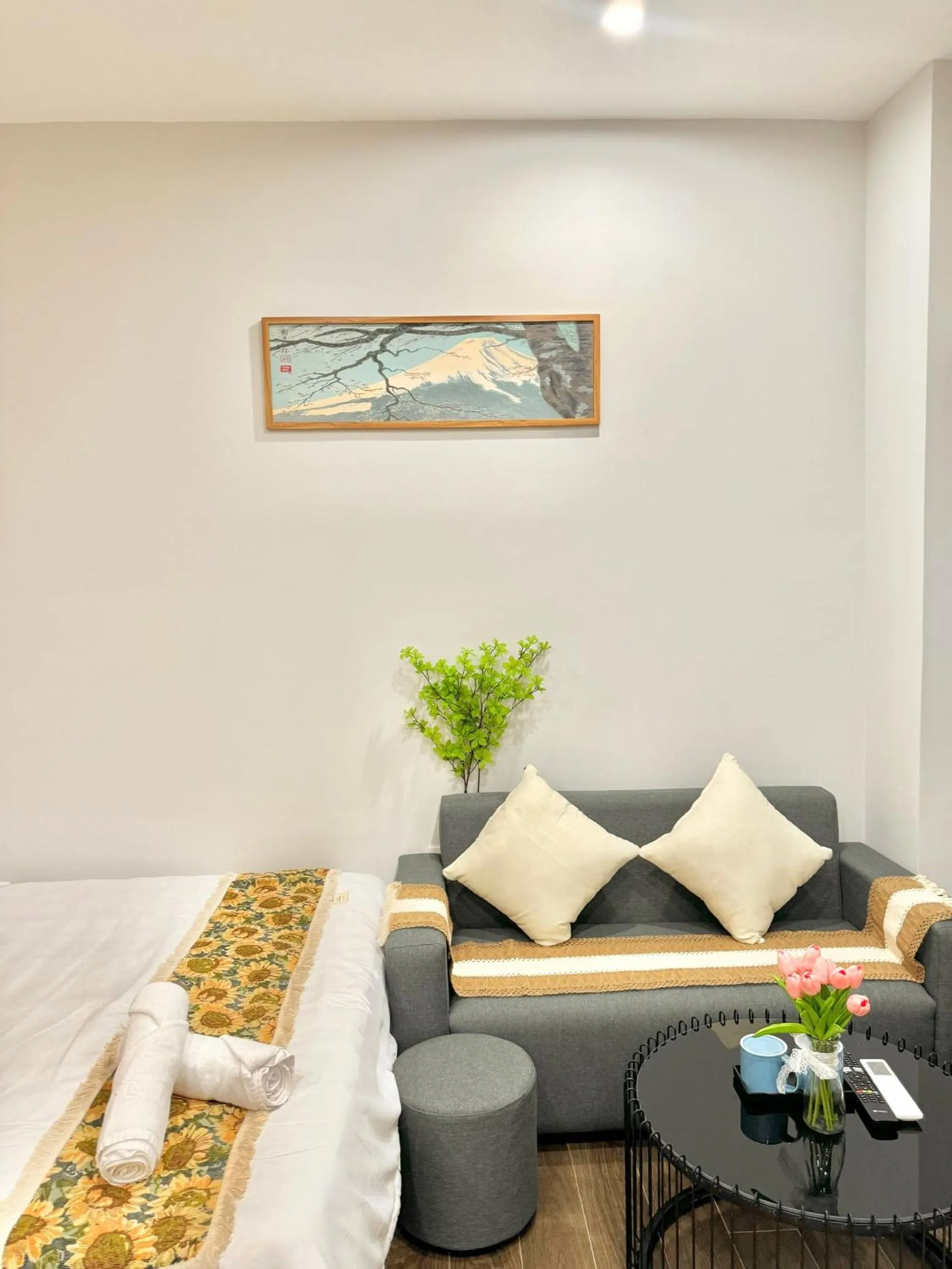 Bed in The Little Home - Đào Tấn - Cozy home - Bathtub - Comfy