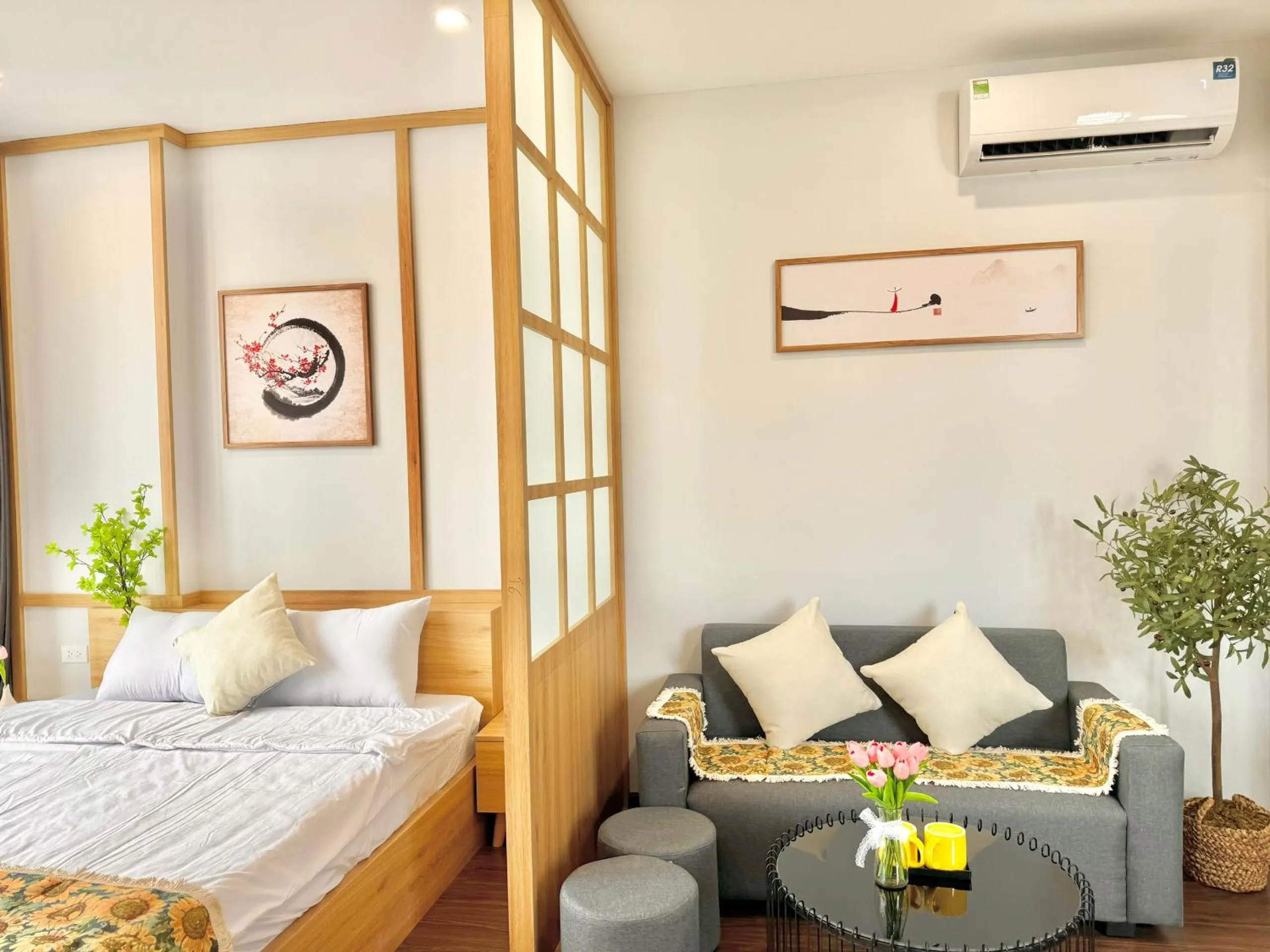 Bed in The Little Home - Đào Tấn - Cozy home - Bathtub - Comfy