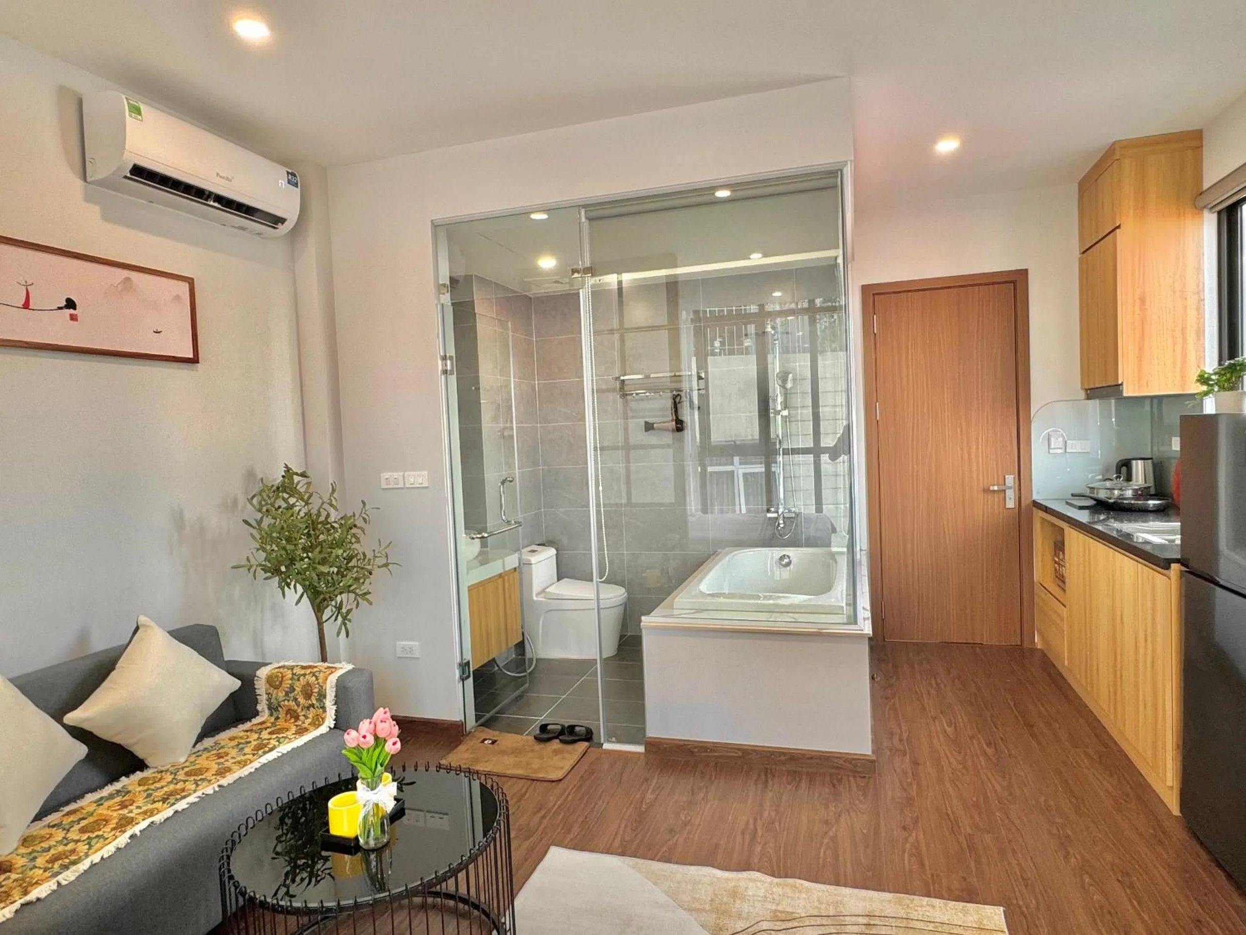 Bed in The Little Home - Đào Tấn - Cozy home - Bathtub - Comfy