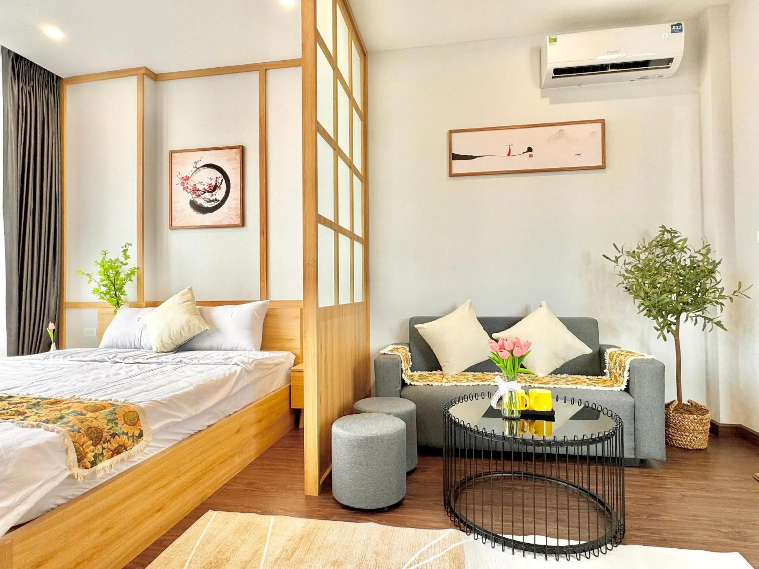 Bed in The Little Home - Đào Tấn - Cozy home - Bathtub - Comfy