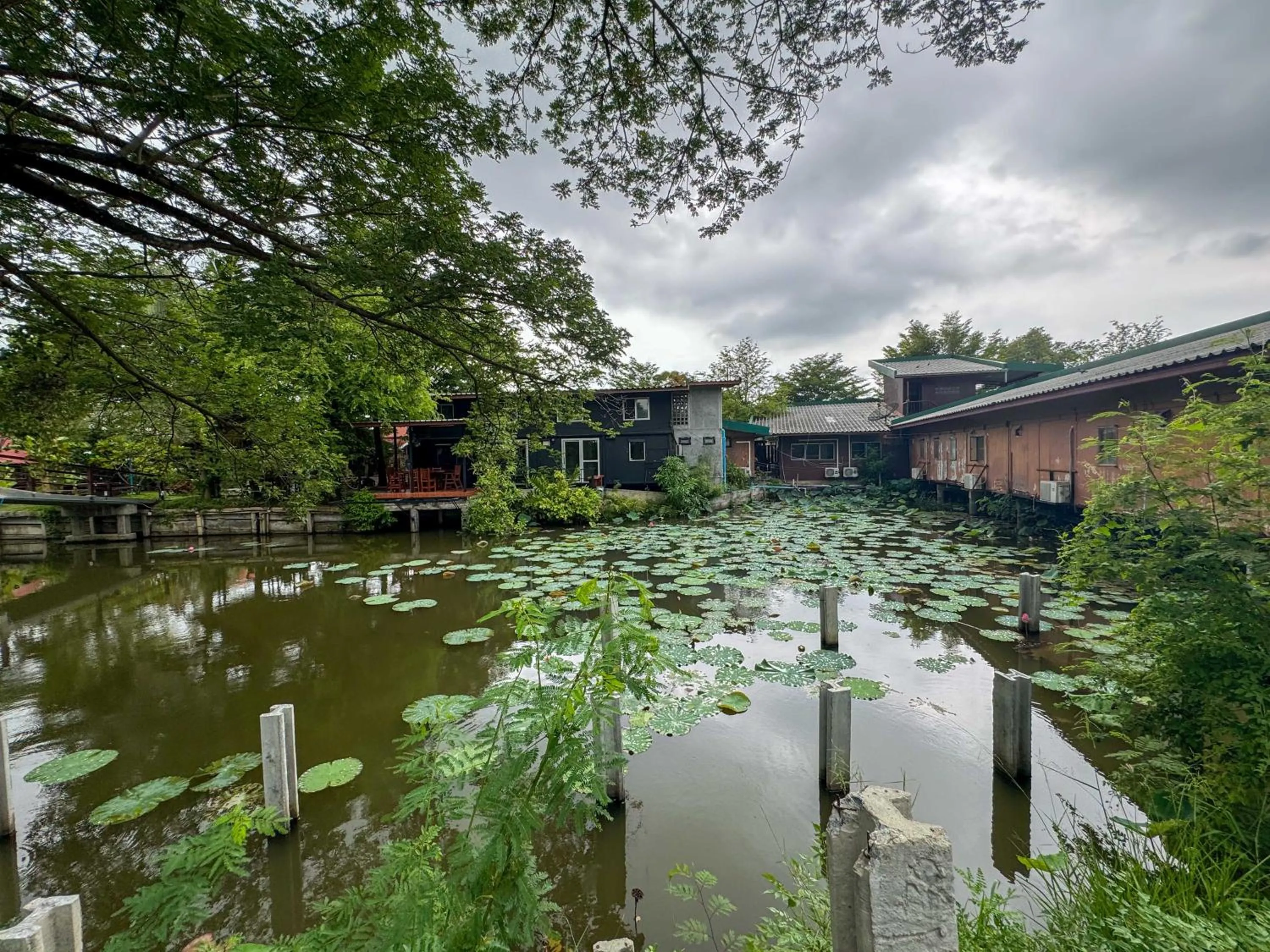 Facade/entrance in Suree Garden Resort & Karaoke