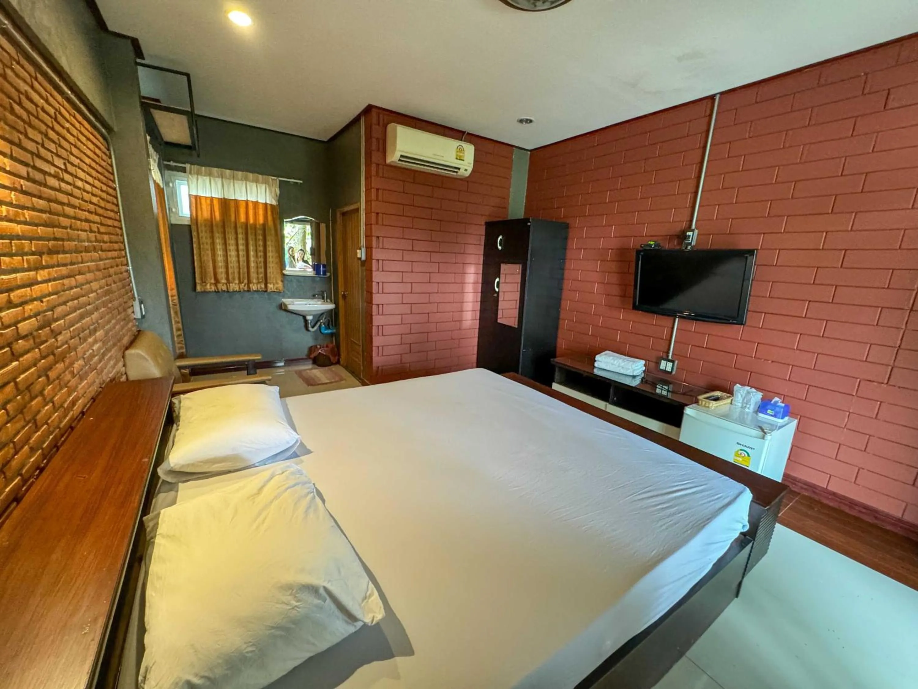 Bedroom, Bed in Suree Garden Resort & Karaoke