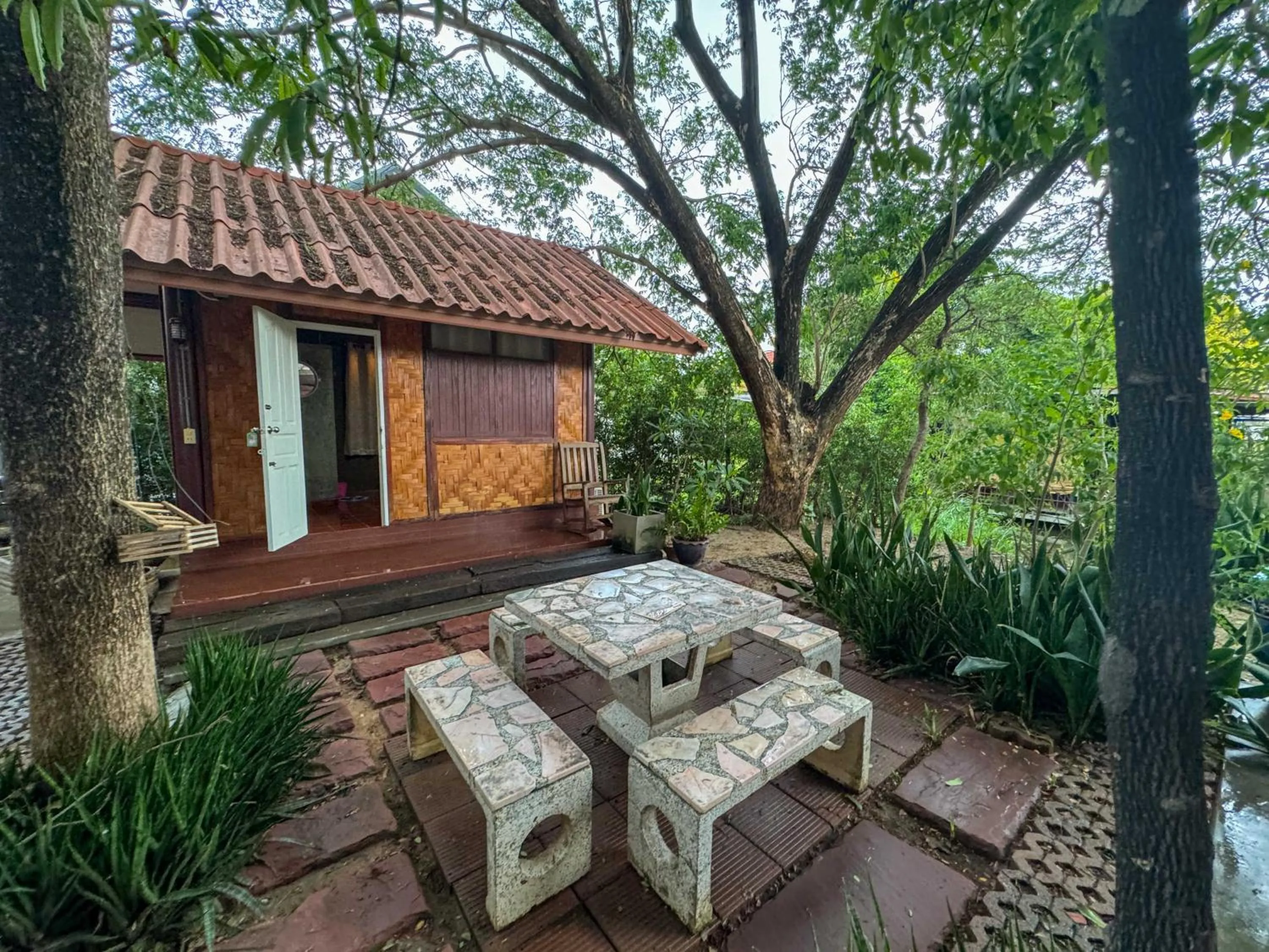 Facade/entrance in Suree Garden Resort & Karaoke