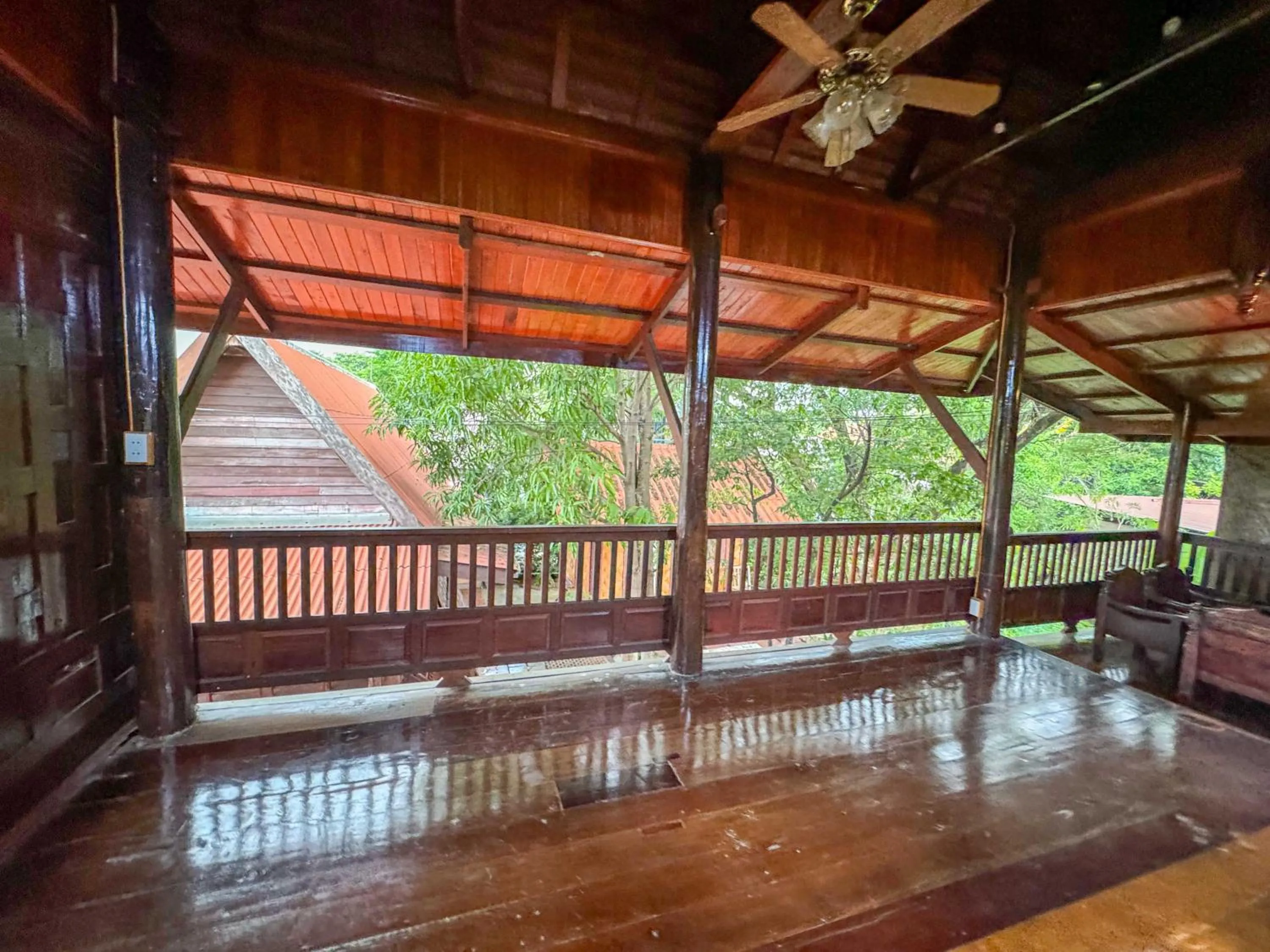 Facade/entrance in Suree Garden Resort & Karaoke