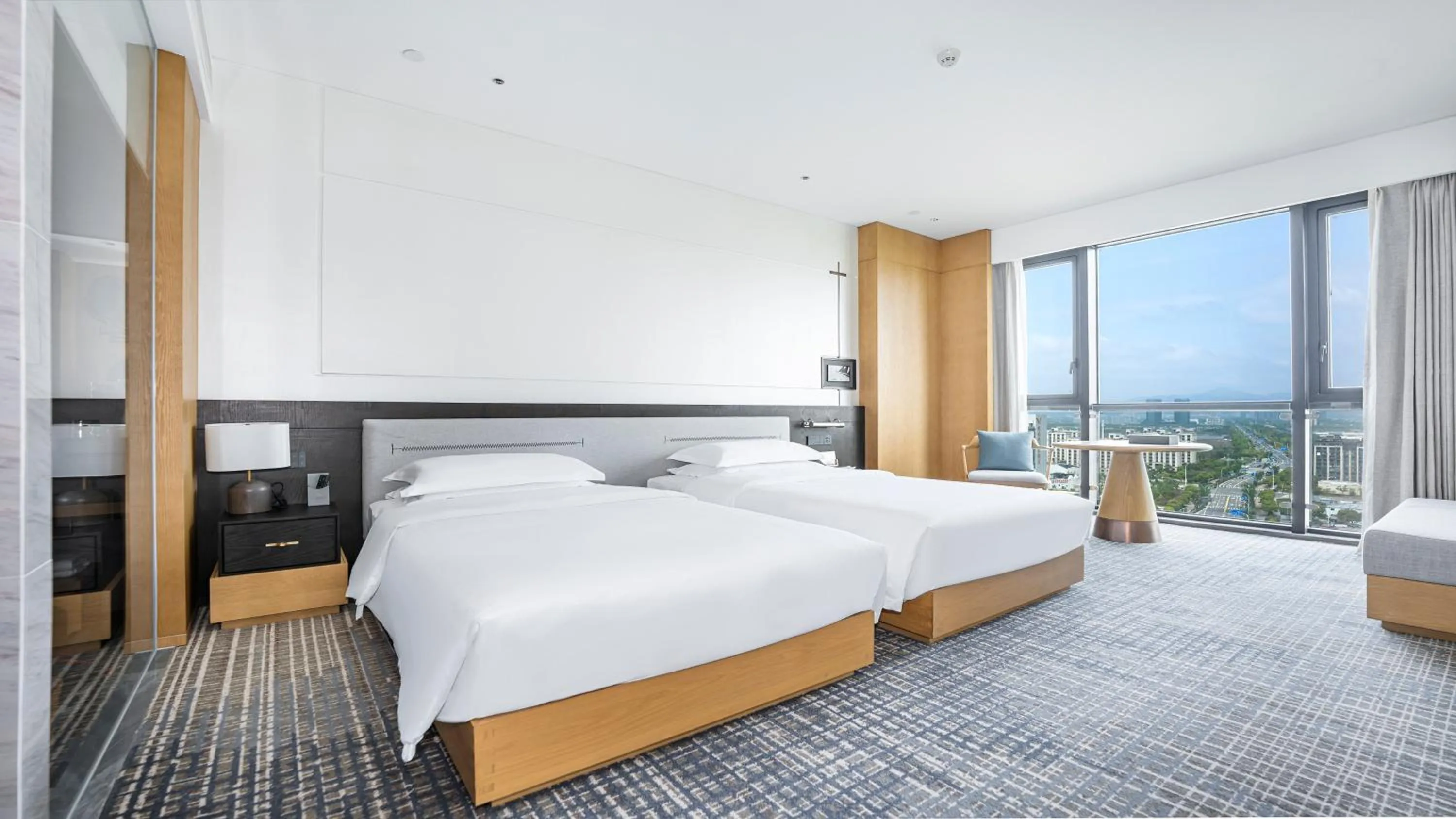 Photo of the whole room, Bed in Holiday Inn Ningbo Xiangshan Damu Bay by IHG