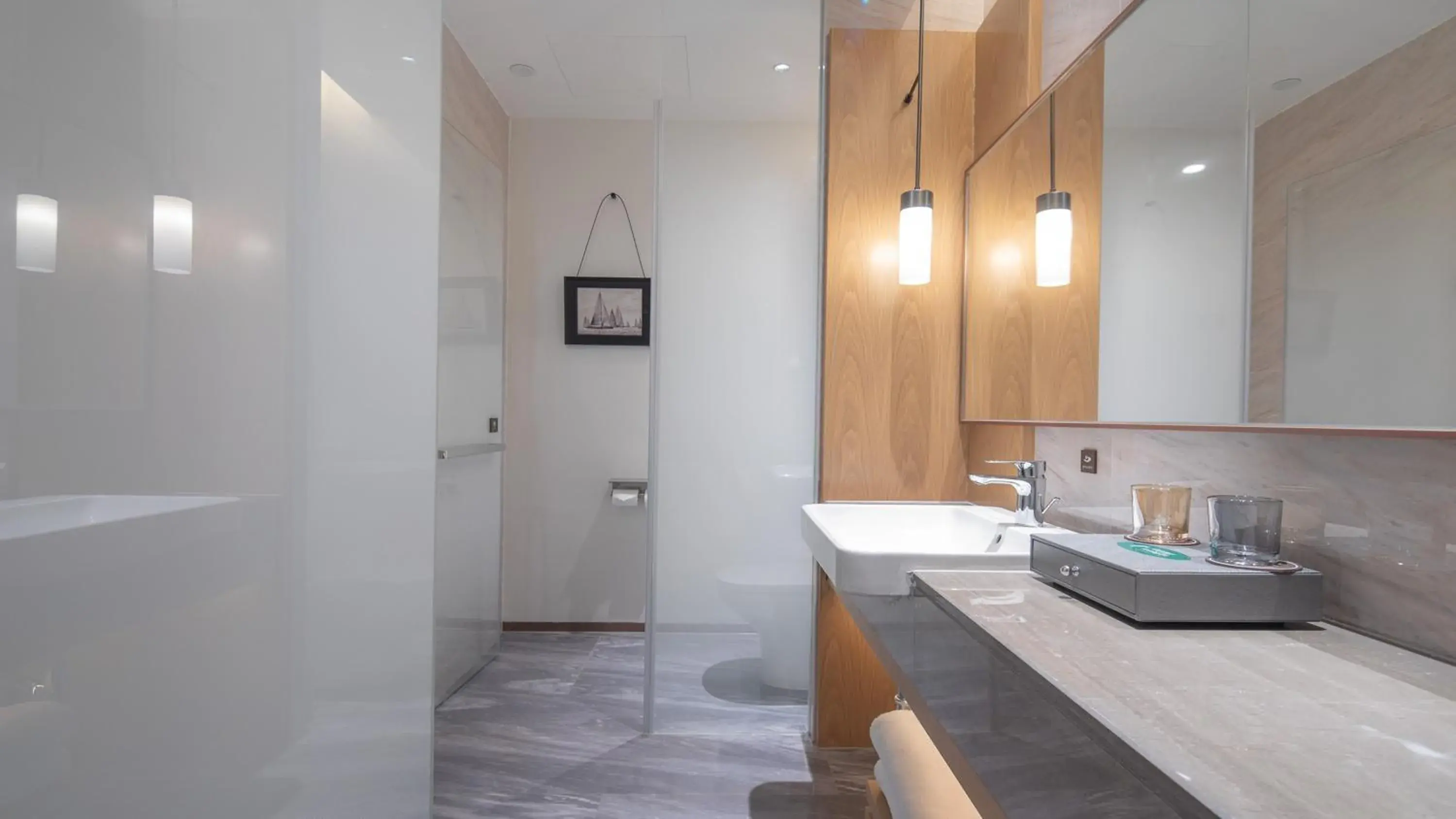 Standard King Room with Bay View in Holiday Inn Ningbo Xiangshan Damu Bay by IHG Standard King Room with Bay View in Holiday Inn Ningbo Xiangshan Damu Bay by IHG