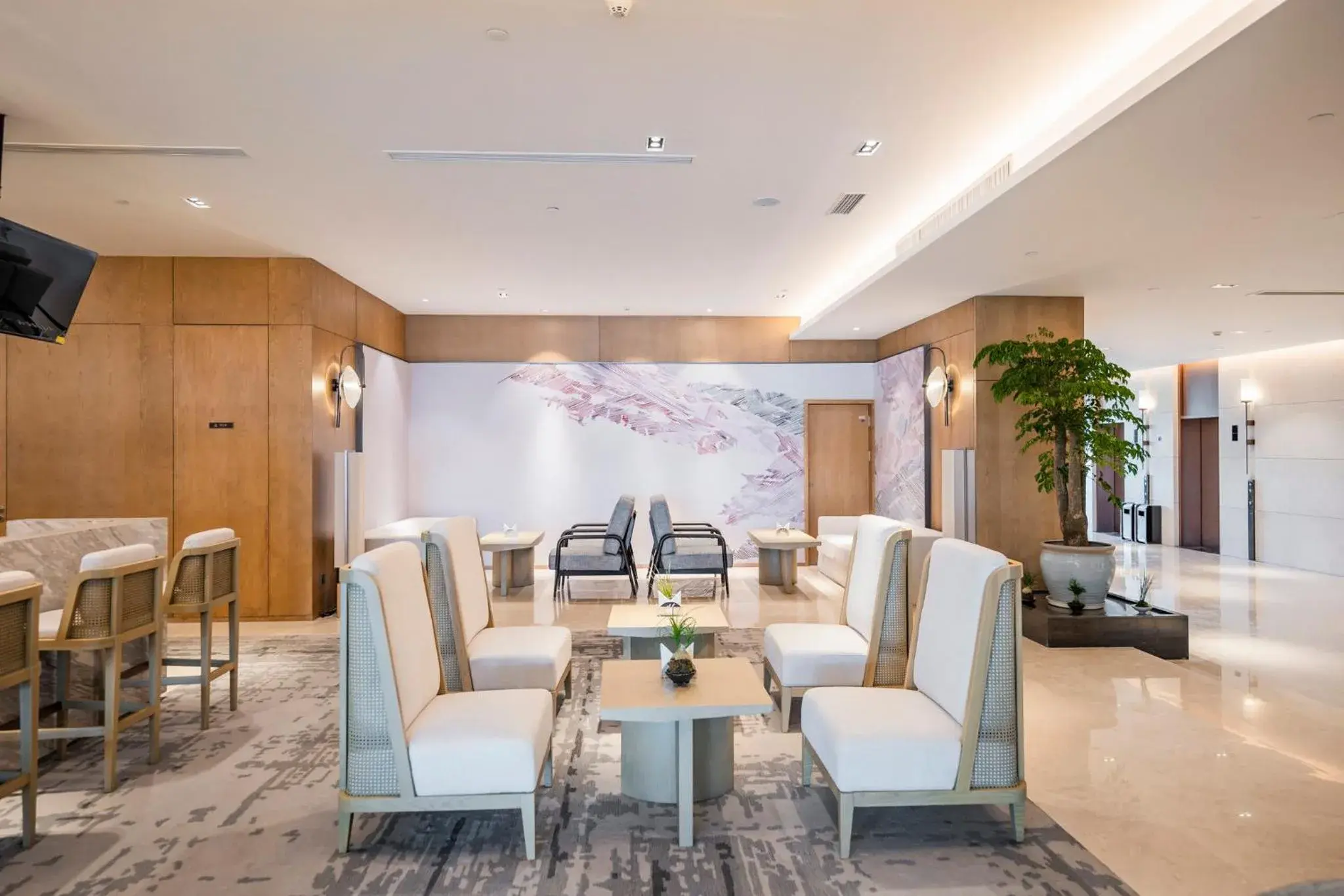 Lounge or bar in Holiday Inn Ningbo Xiangshan Damu Bay by IHG Lounge or bar in Holiday Inn Ningbo Xiangshan Damu Bay by IHG