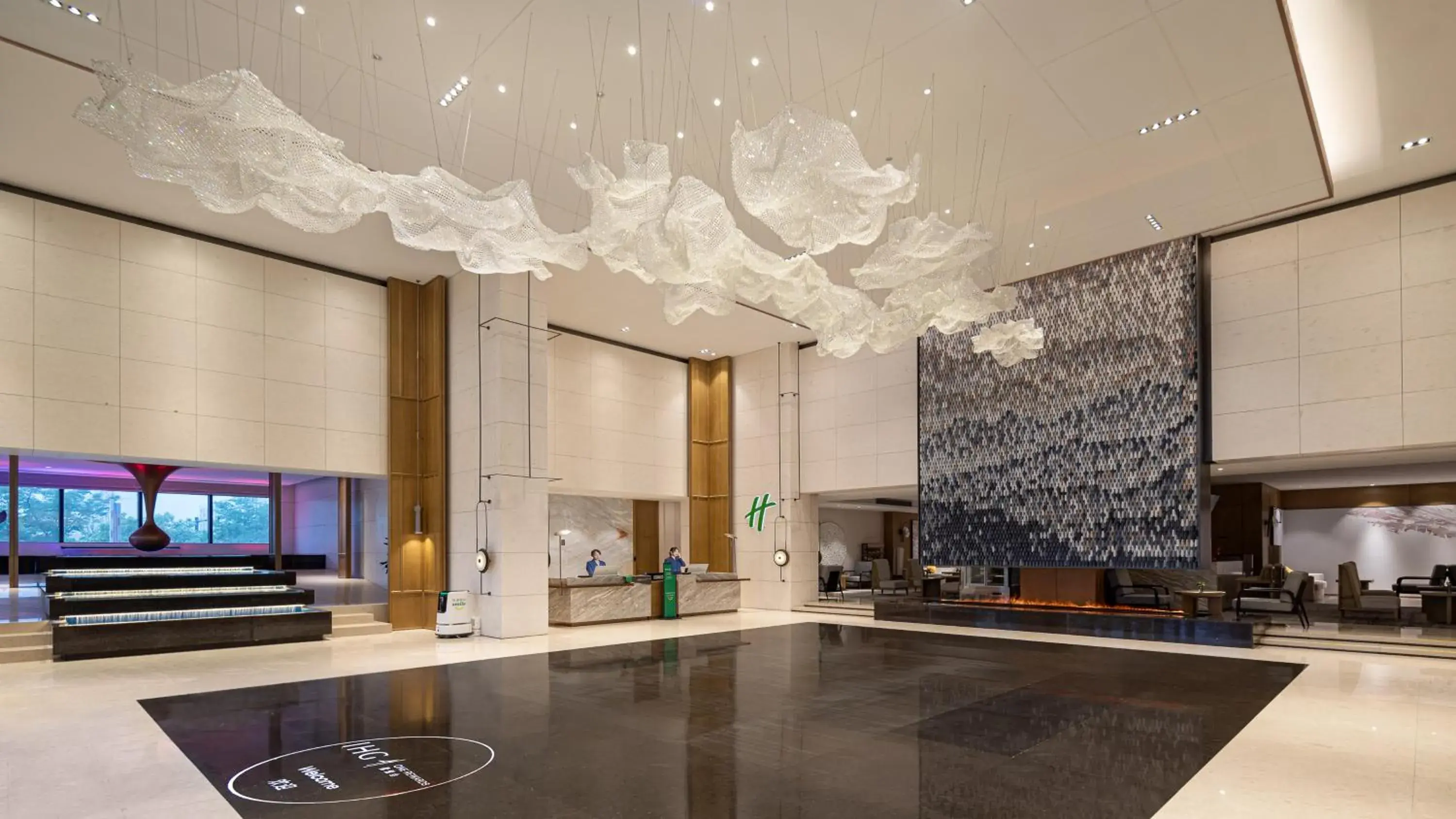 Lobby or reception in Holiday Inn Ningbo Xiangshan Damu Bay by IHG Lobby or reception in Holiday Inn Ningbo Xiangshan Damu Bay by IHG