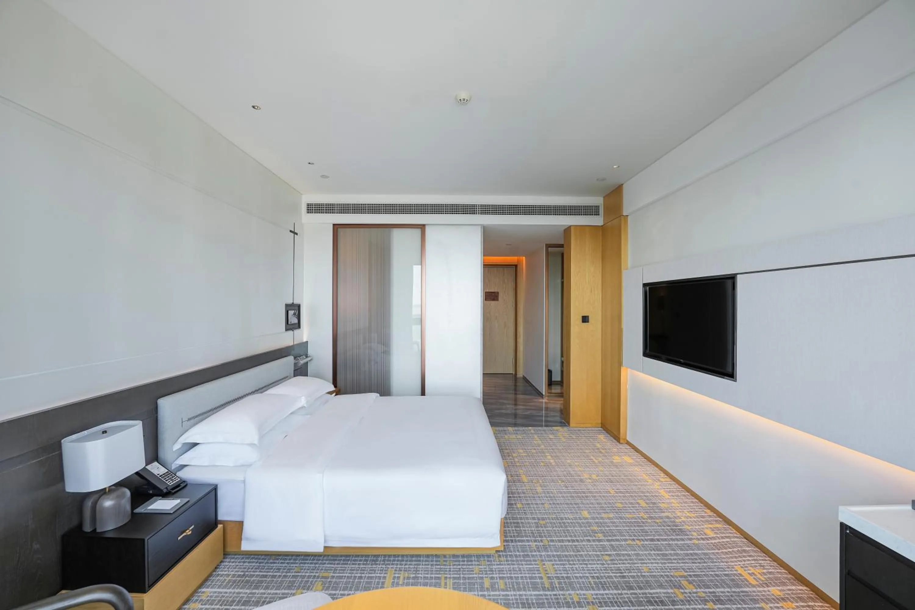 Bed in Holiday Inn Ningbo Xiangshan Damu Bay by IHG