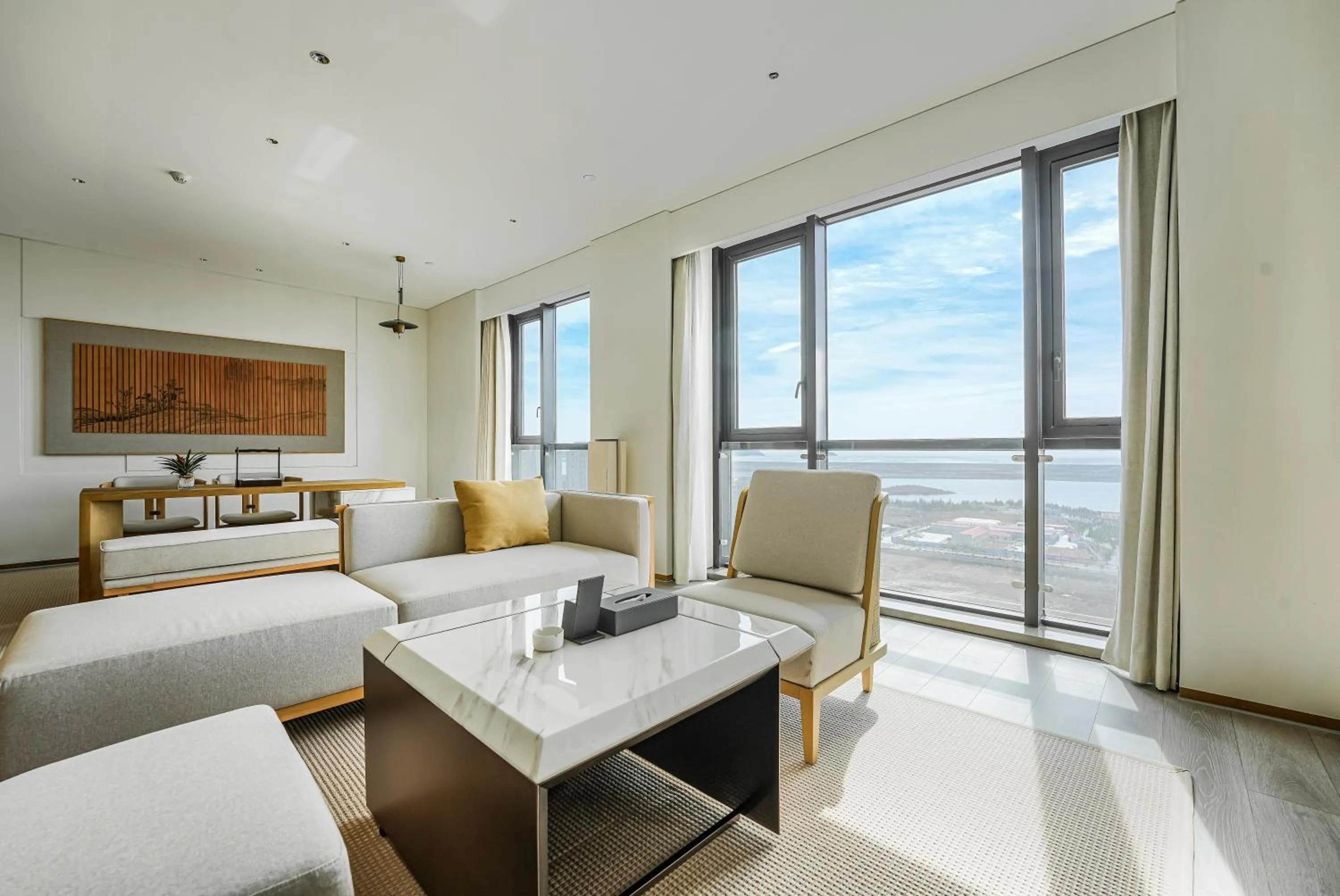 Bed in Holiday Inn Ningbo Xiangshan Damu Bay by IHG