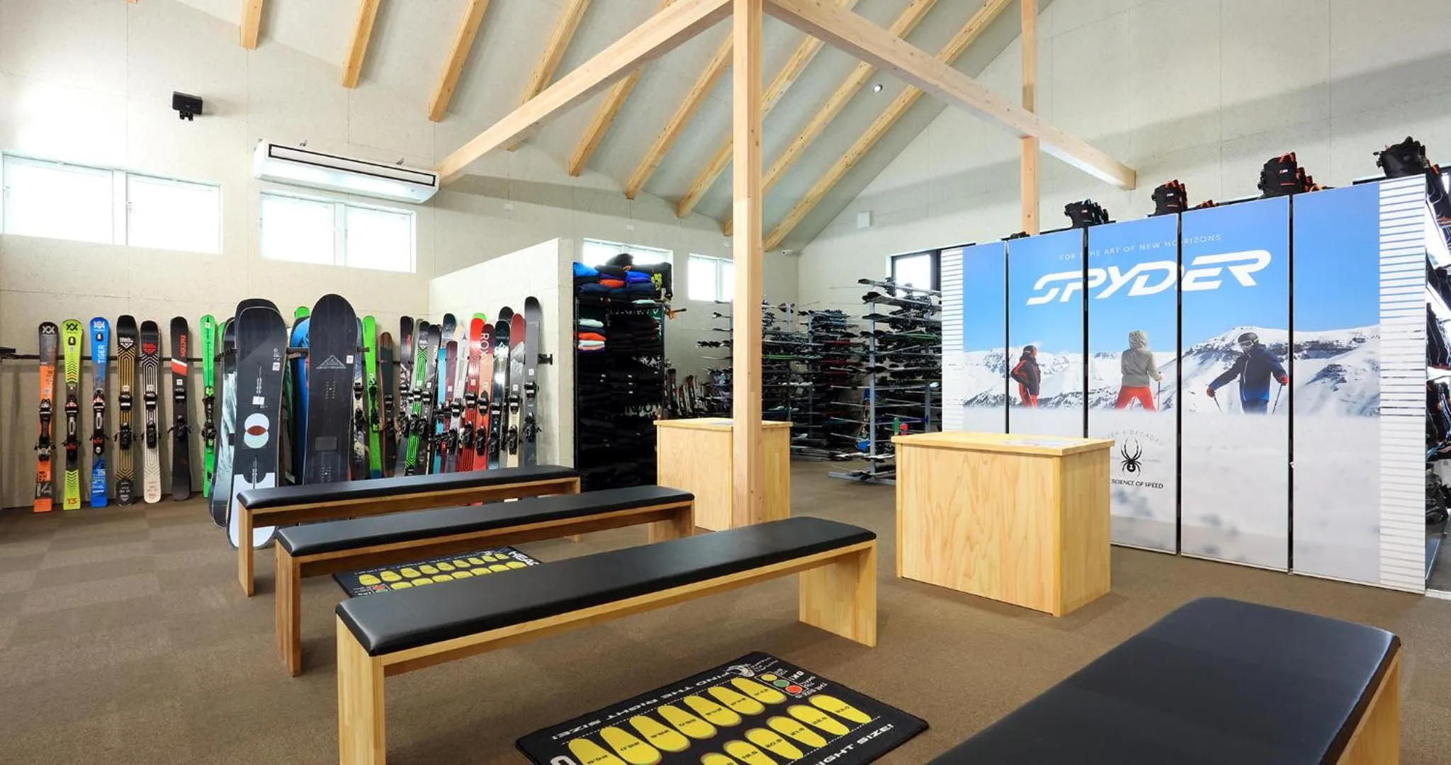 Skiing in HOTEL LA VIGNE HAKUBA by Onko Chishin