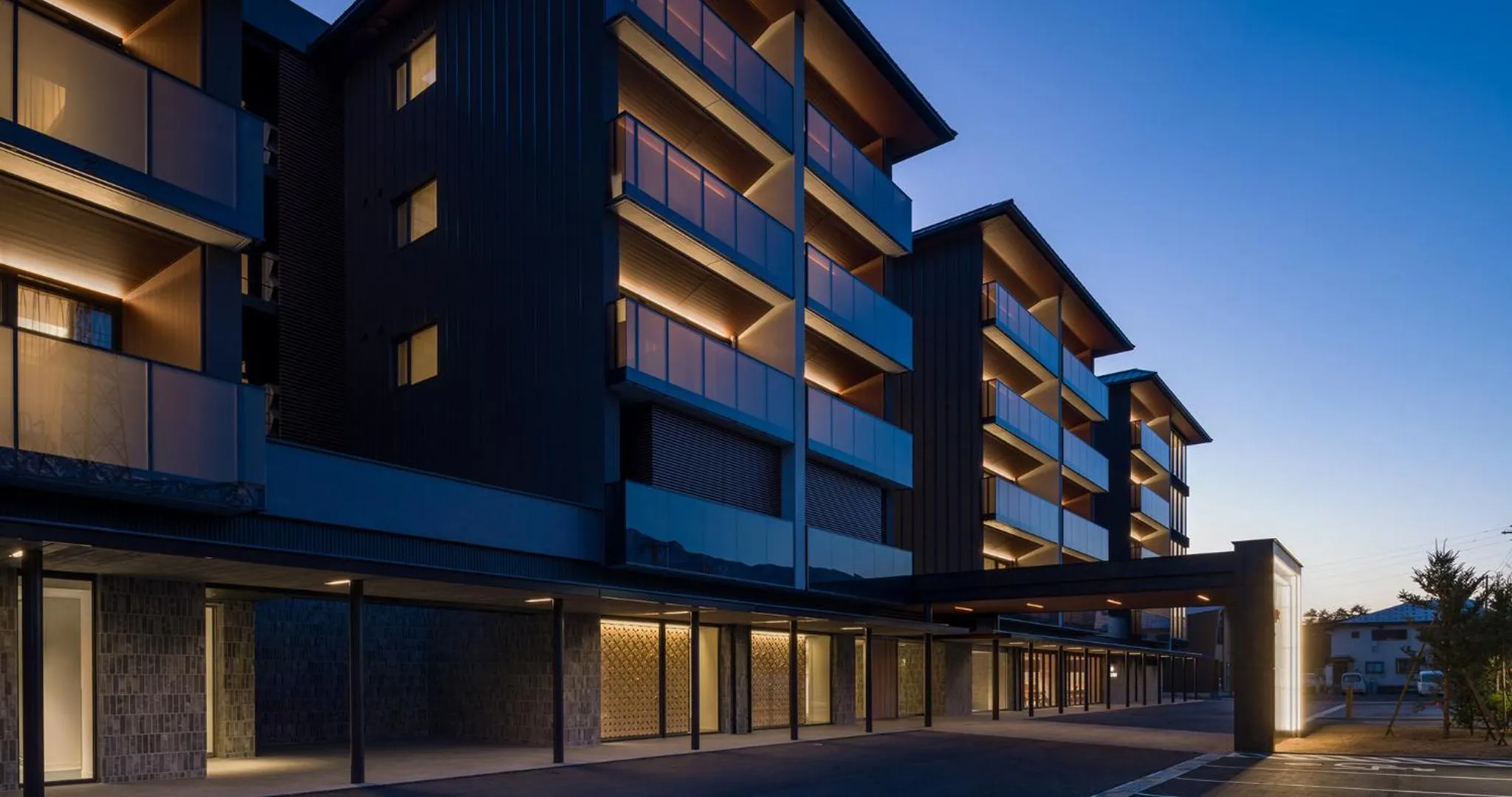 Property building in HOTEL LA VIGNE HAKUBA by Onko Chishin