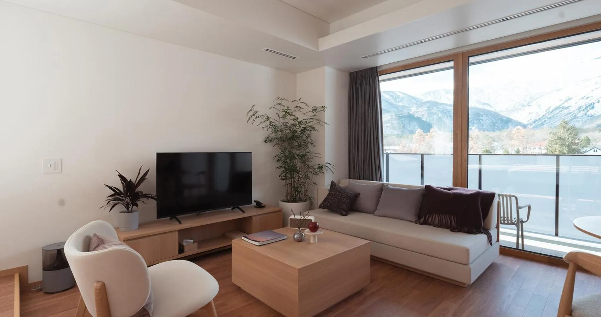 Natural landscape in HOTEL LA VIGNE HAKUBA by Onko Chishin