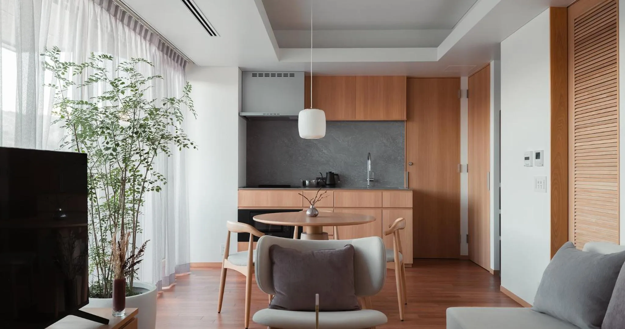 Kitchen or kitchenette in HOTEL LA VIGNE HAKUBA by Onko Chishin