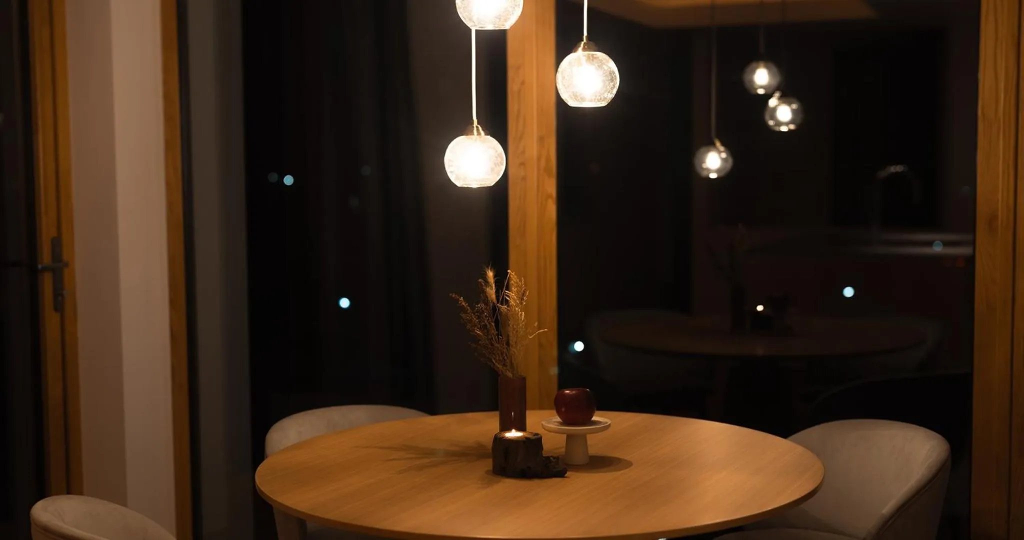 Night in HOTEL LA VIGNE HAKUBA by Onko Chishin