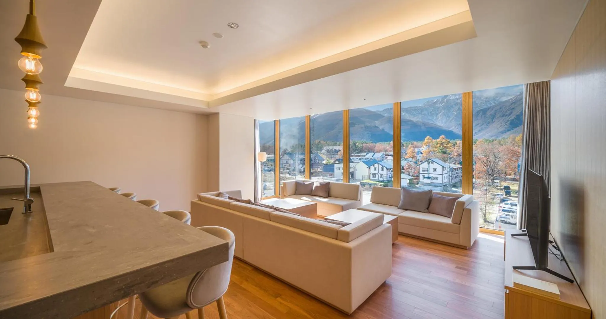 Living room in HOTEL LA VIGNE HAKUBA by Onko Chishin