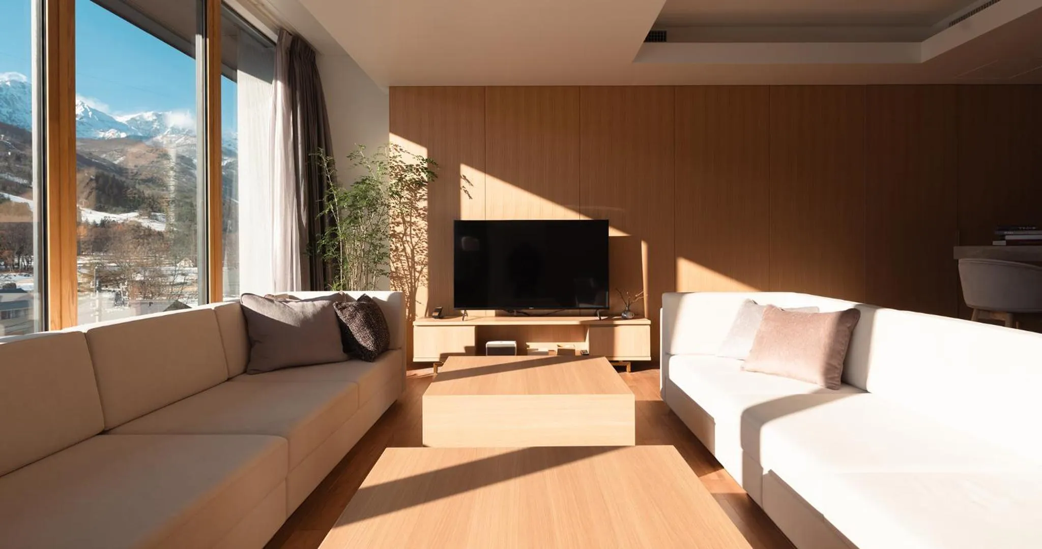 Living room in HOTEL LA VIGNE HAKUBA by Onko Chishin