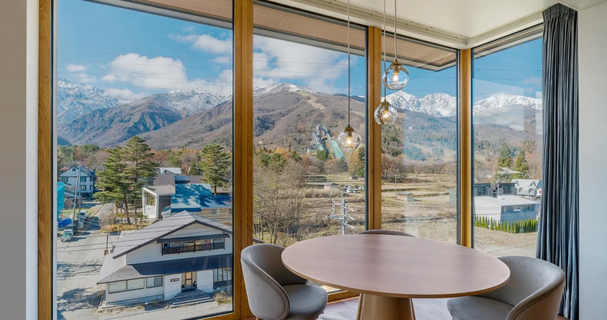 Dining area in HOTEL LA VIGNE HAKUBA by Onko Chishin