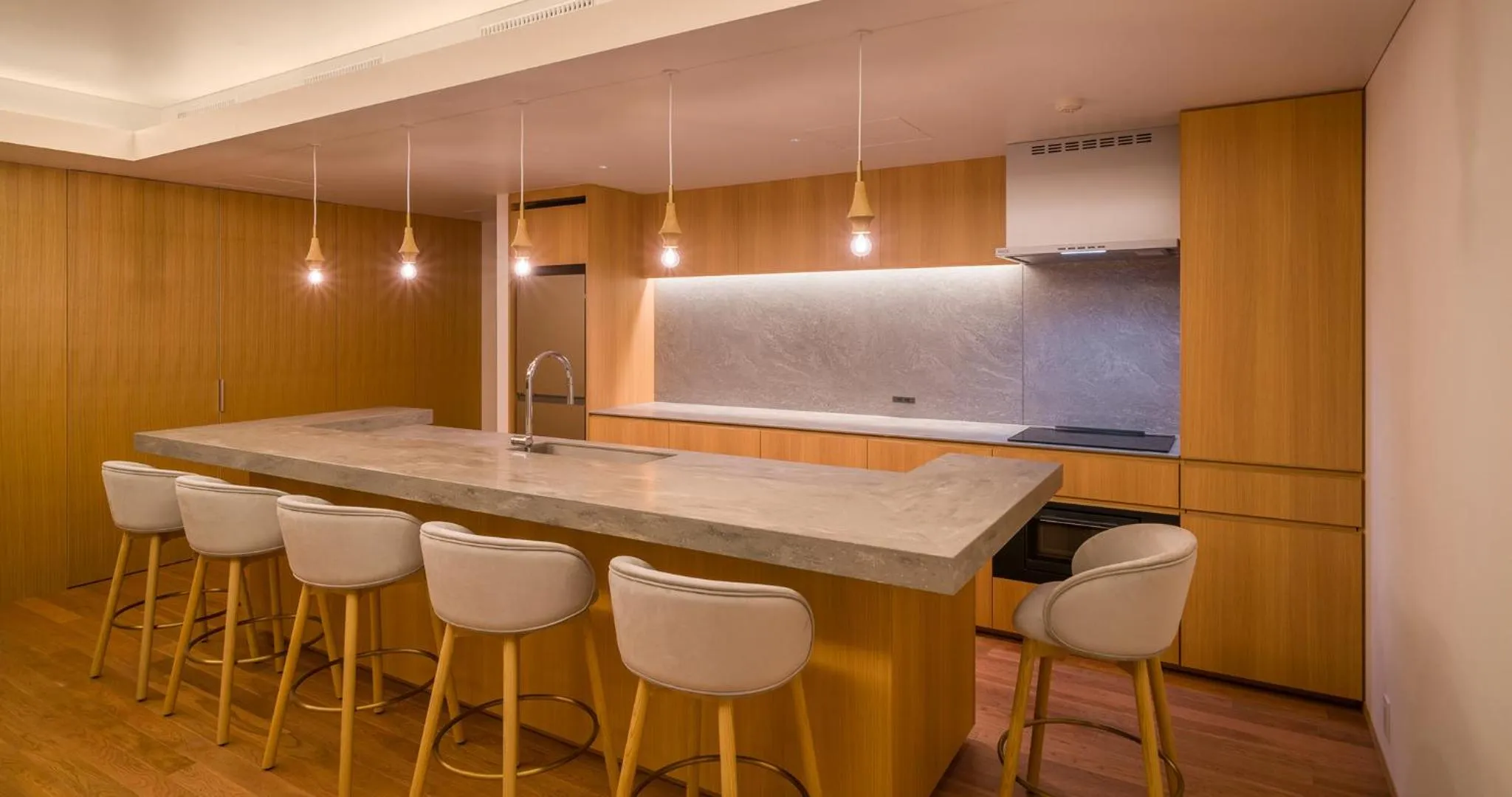 Dining area in HOTEL LA VIGNE HAKUBA by Onko Chishin