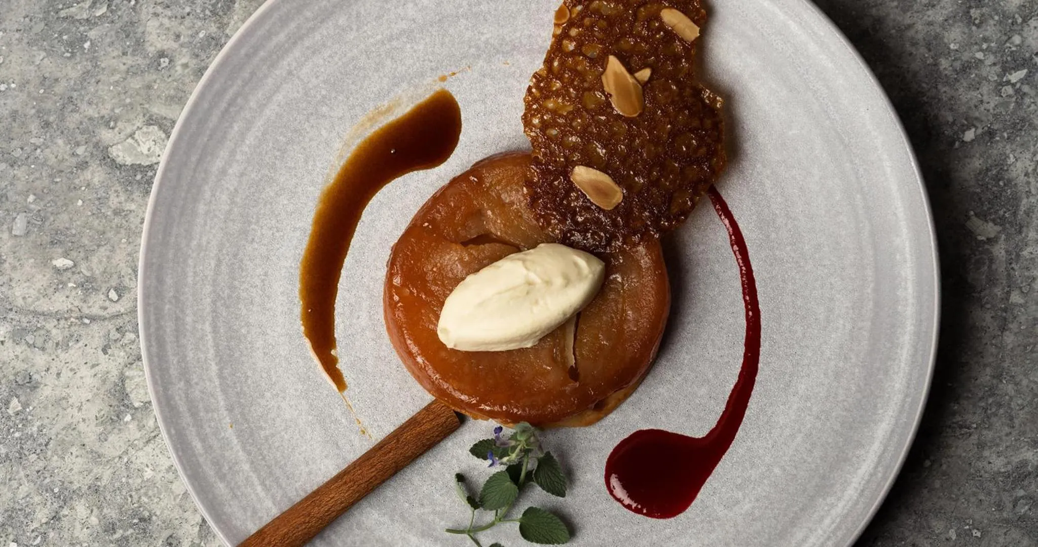 Food and drinks in HOTEL LA VIGNE HAKUBA by Onko Chishin