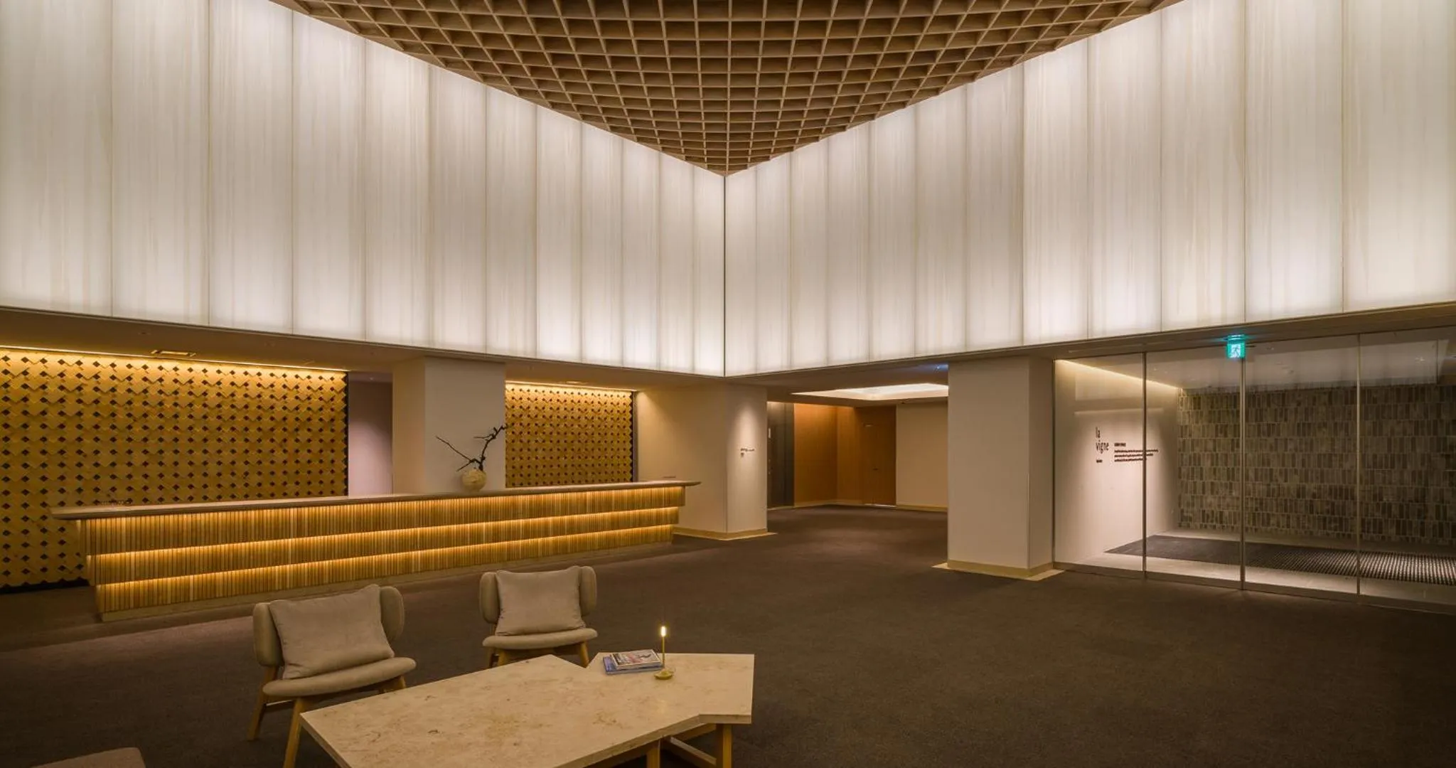 Lobby or reception in HOTEL LA VIGNE HAKUBA by Onko Chishin