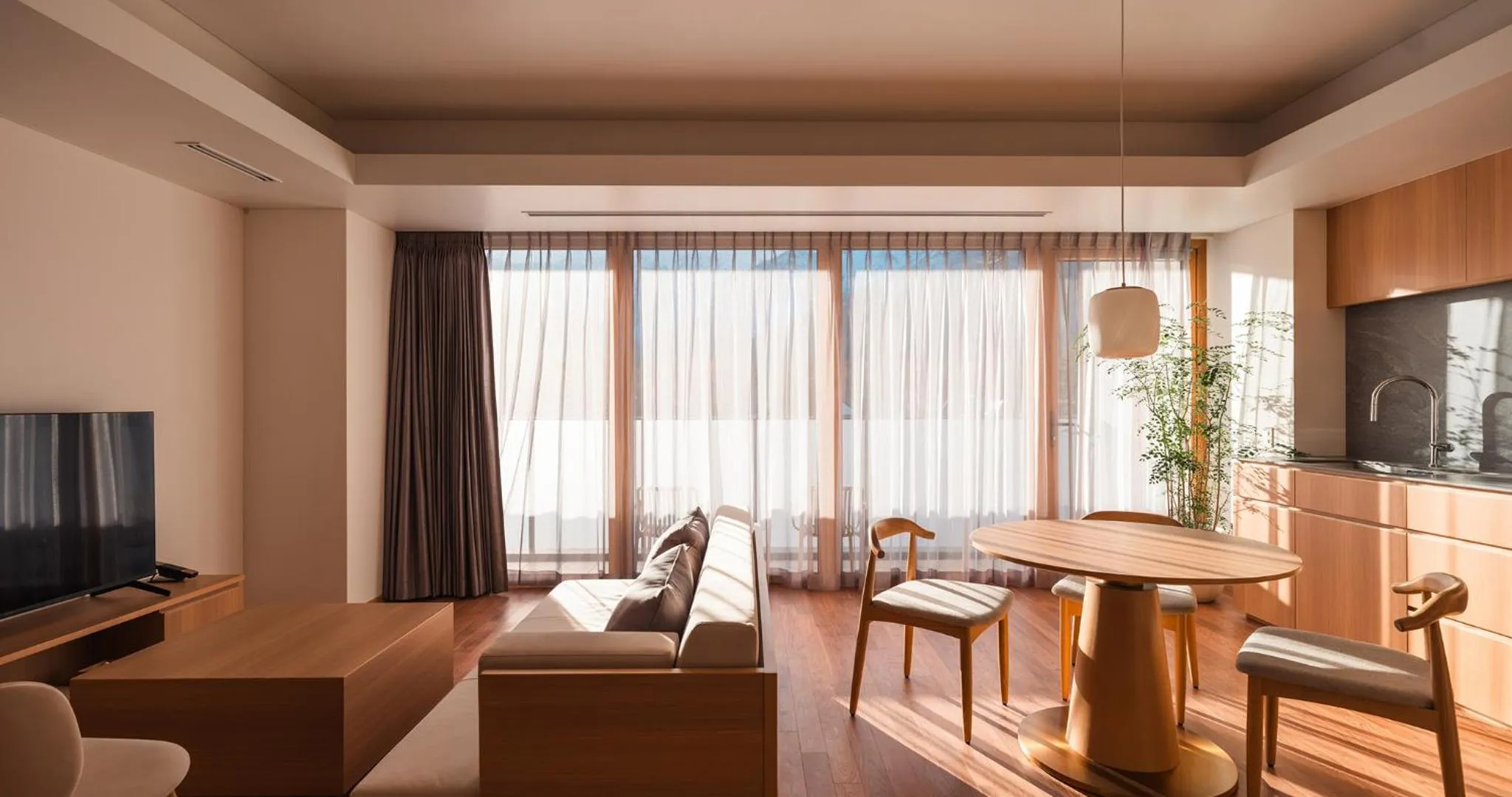 Living room in HOTEL LA VIGNE HAKUBA by Onko Chishin