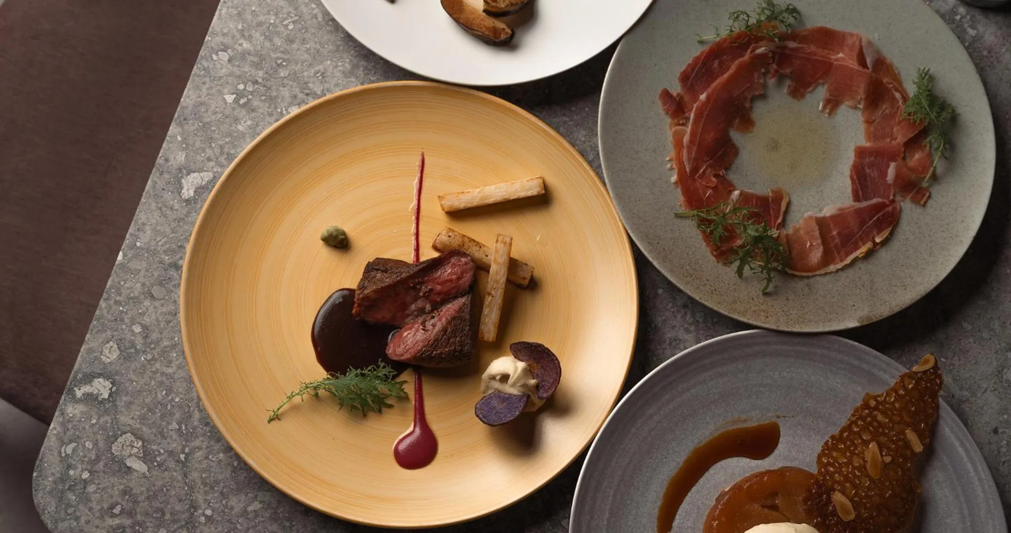 Food and drinks in HOTEL LA VIGNE HAKUBA by Onko Chishin