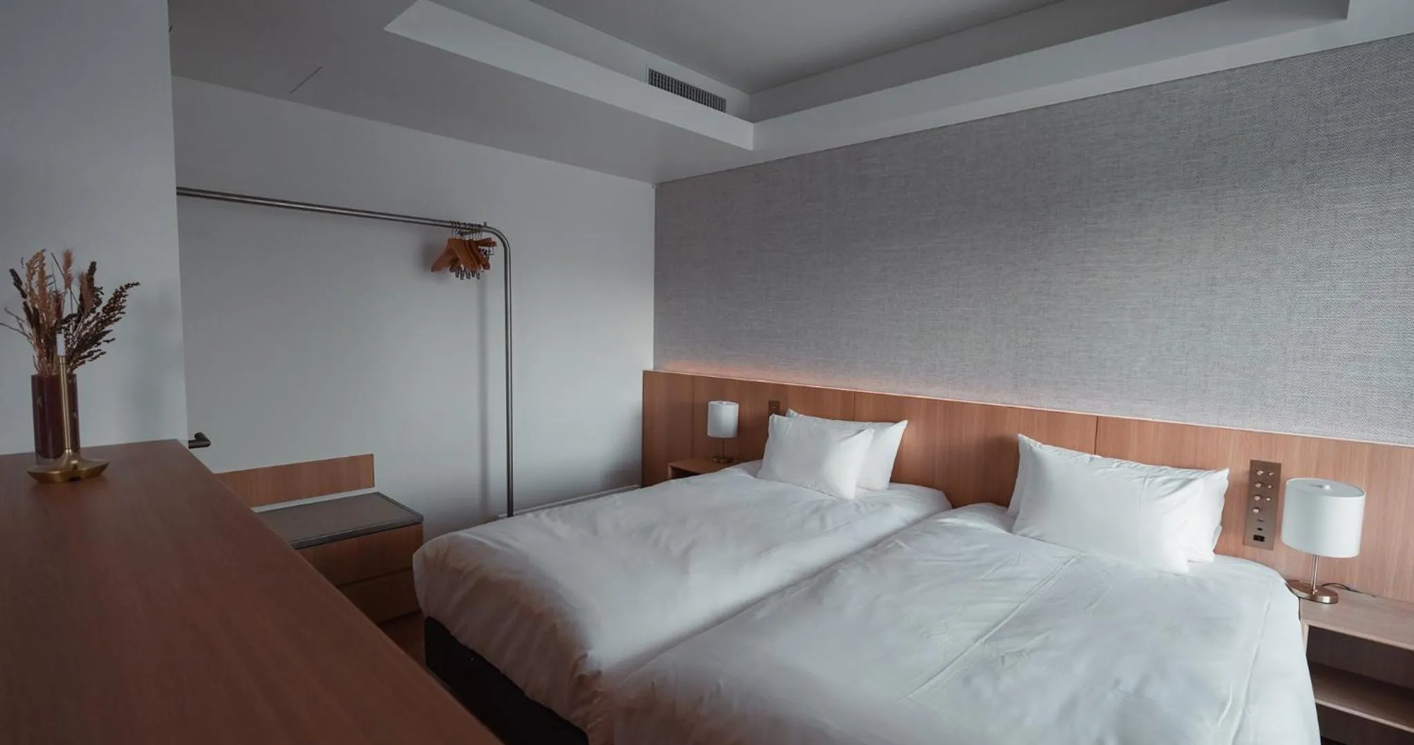 Bedroom, Bed in HOTEL LA VIGNE HAKUBA by Onko Chishin