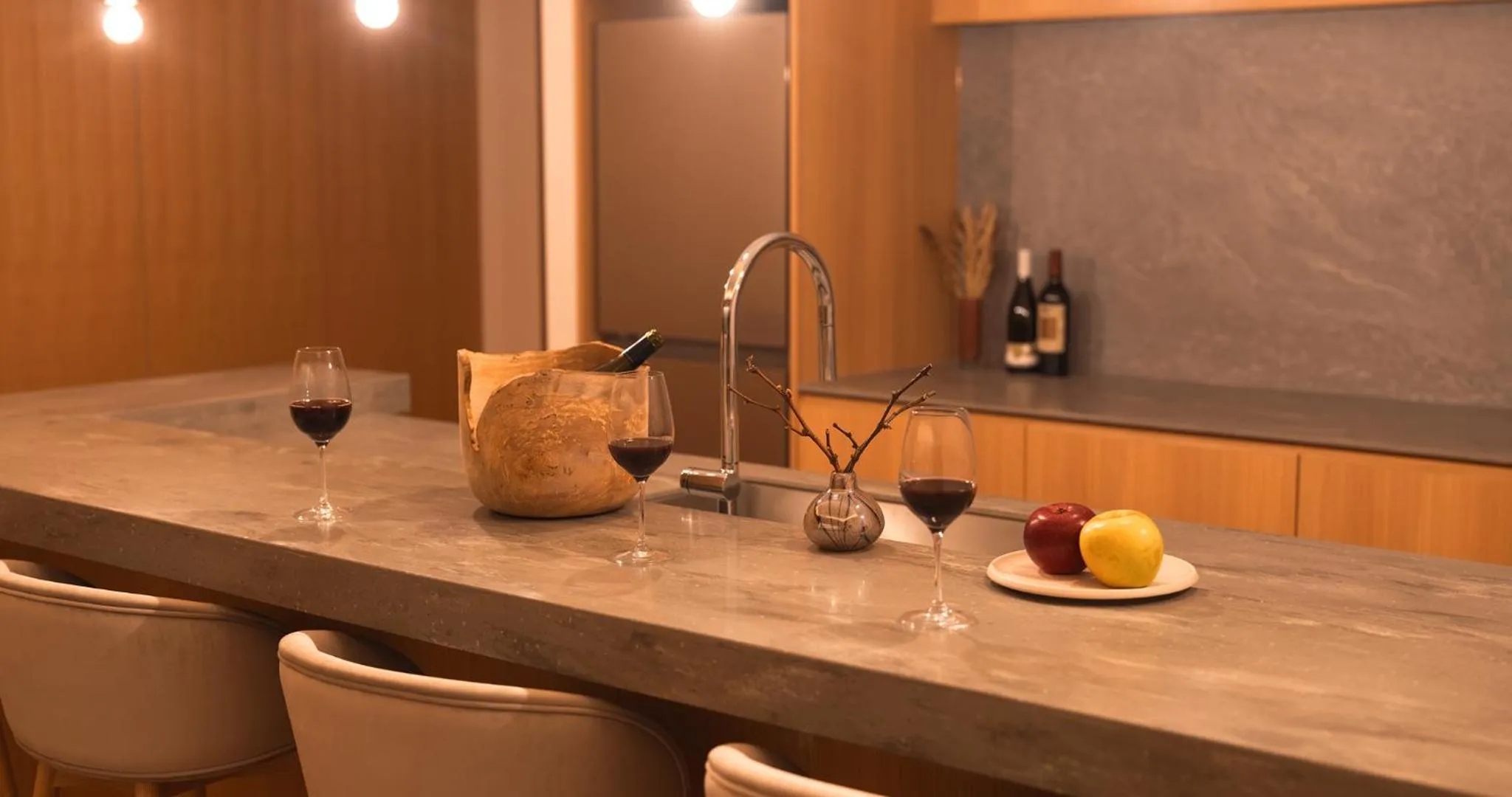 Alcoholic drinks in HOTEL LA VIGNE HAKUBA by Onko Chishin