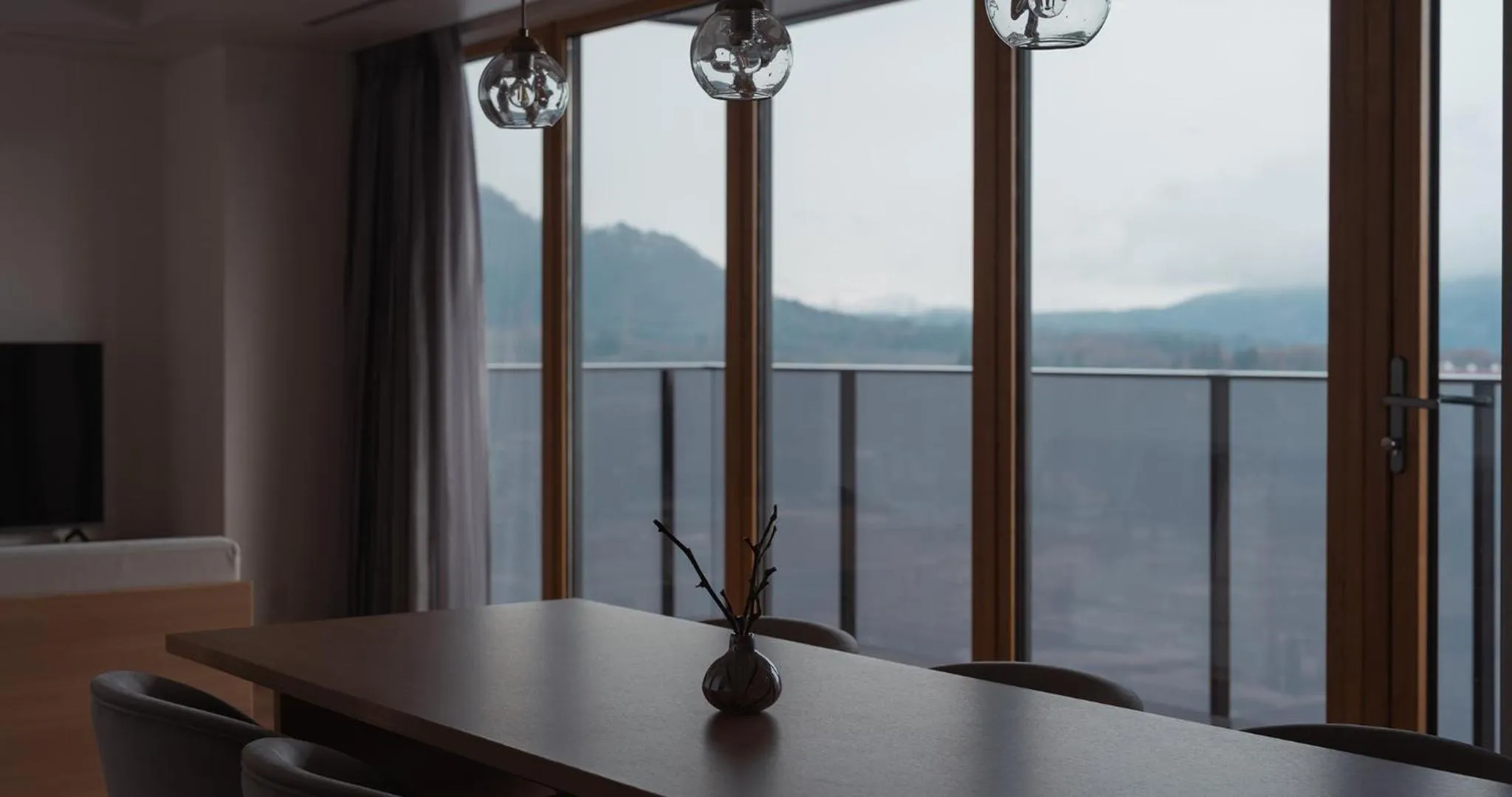 Dining area in HOTEL LA VIGNE HAKUBA by Onko Chishin