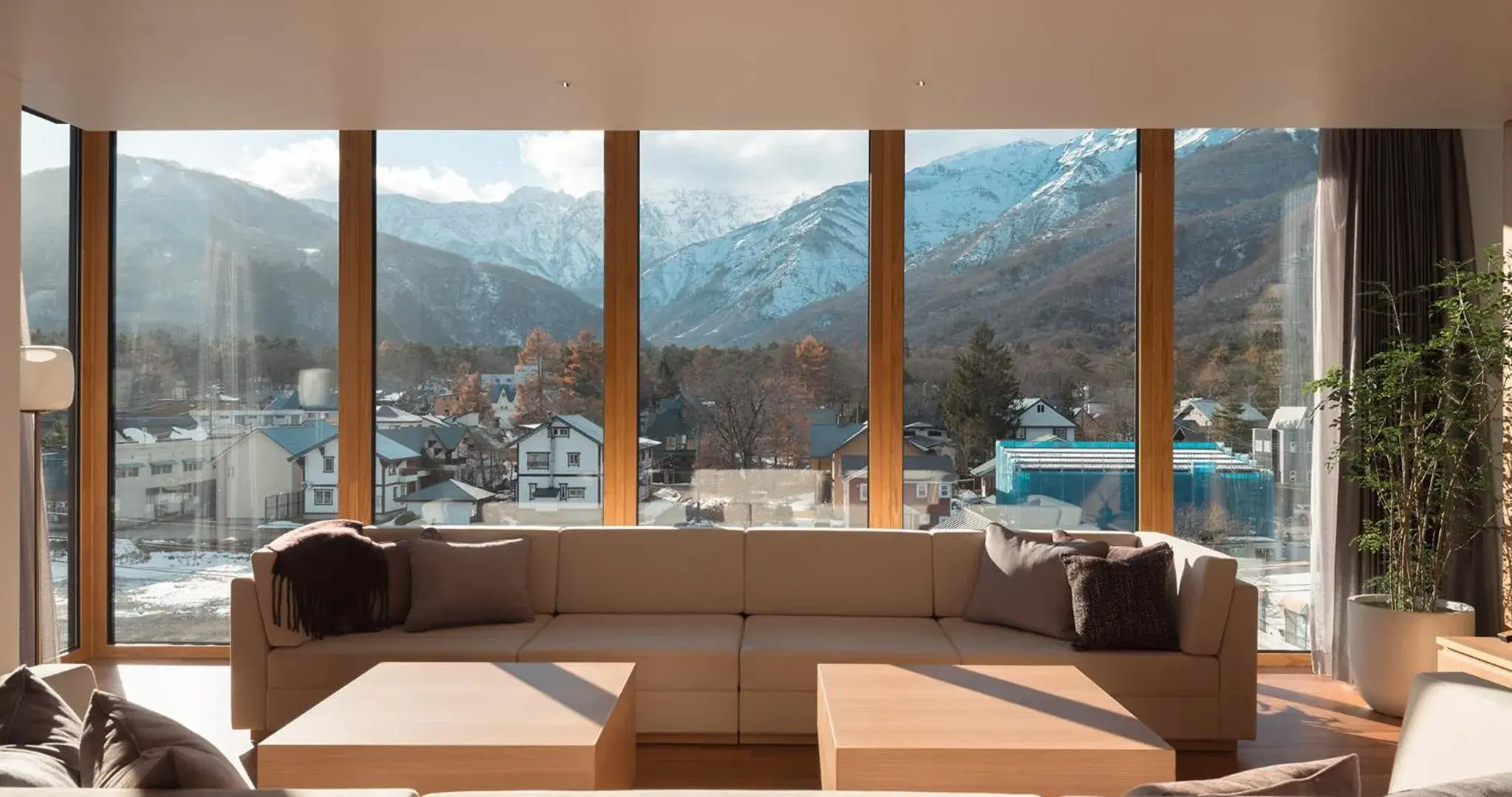 Living room in HOTEL LA VIGNE HAKUBA by Onko Chishin Living room in HOTEL LA VIGNE HAKUBA by Onko Chishin