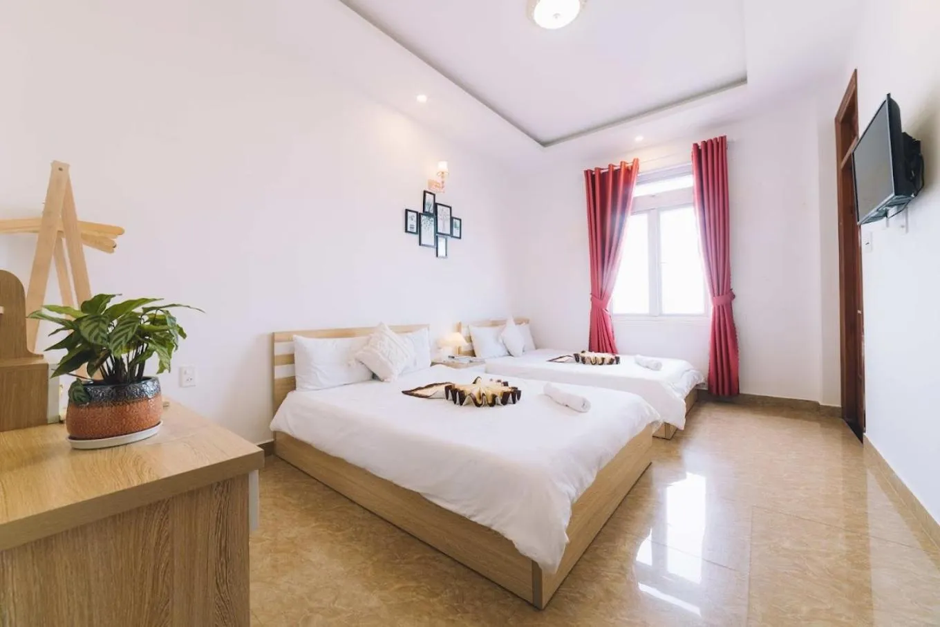 Bedroom, Bed in Huong Anh DaLat Palace