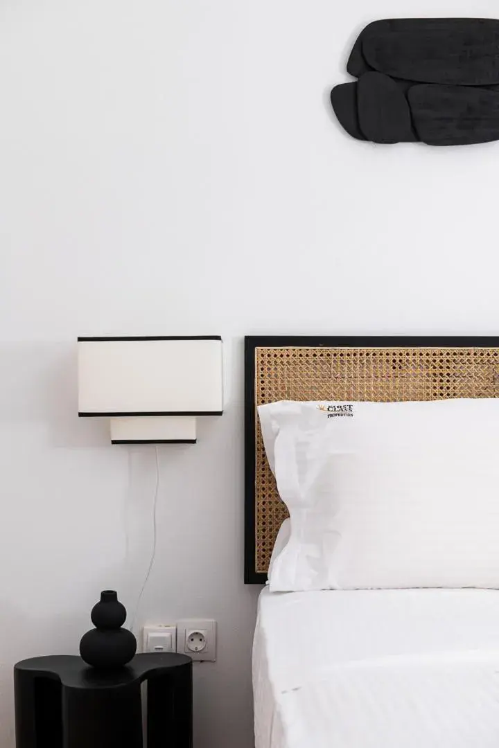 Bed in Glyfada First Class Suite by First Class Properties Bed in Glyfada First Class Suite by First Class Properties