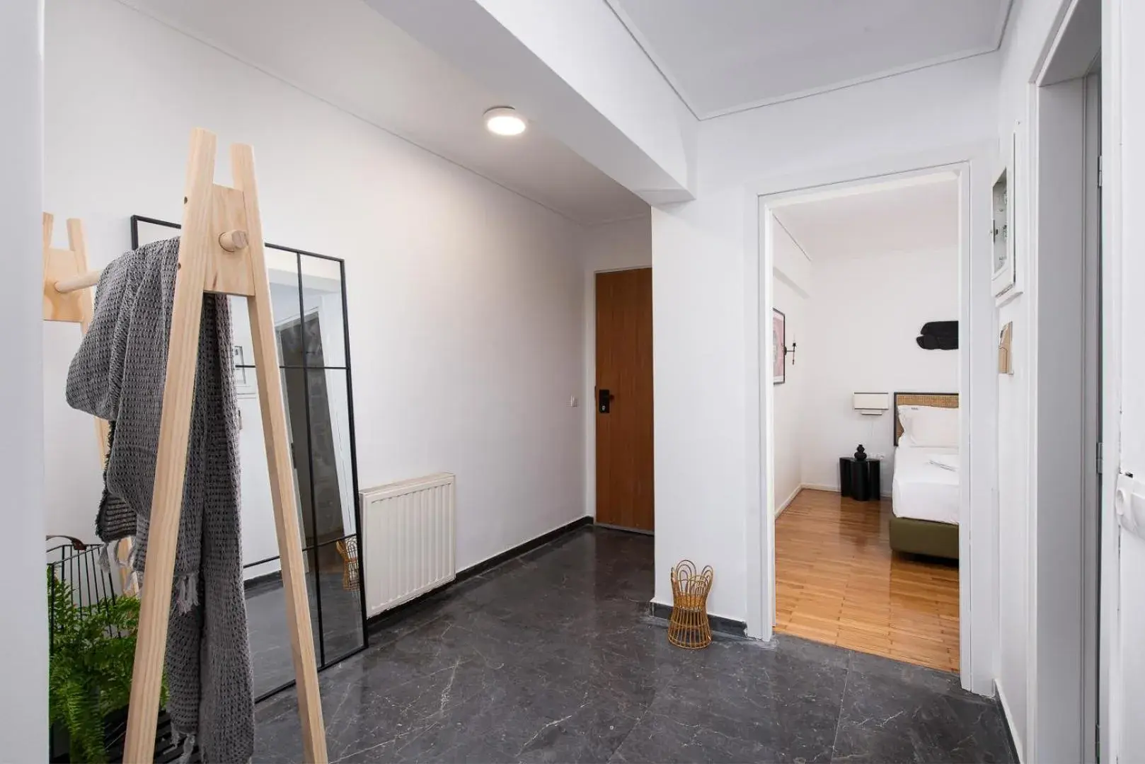 Facade/entrance in Glyfada First Class Suite by First Class Properties Facade/entrance in Glyfada First Class Suite by First Class Properties