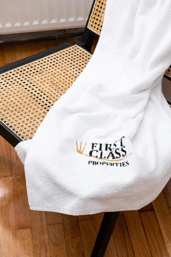 Decorative detail in Glyfada First Class Suite by First Class Properties Decorative detail in Glyfada First Class Suite by First Class Properties