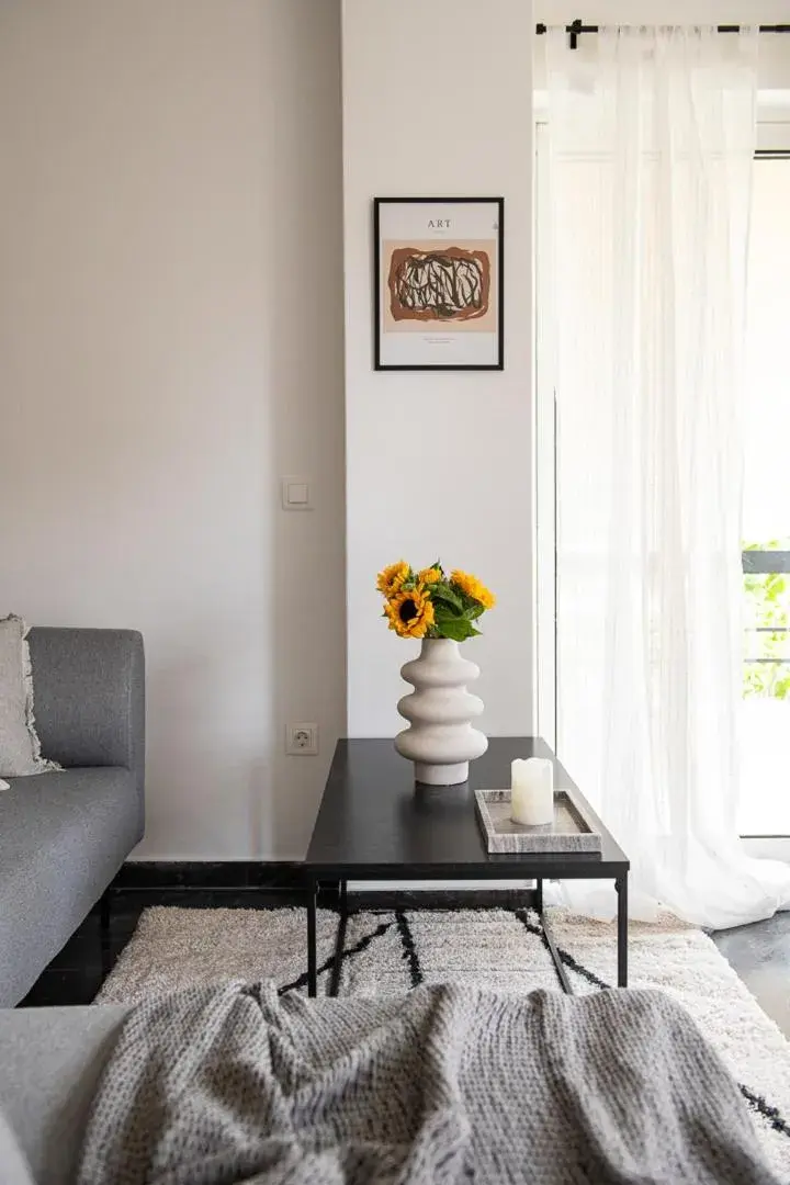 Living room in Glyfada First Class Suite by First Class Properties Living room in Glyfada First Class Suite by First Class Properties