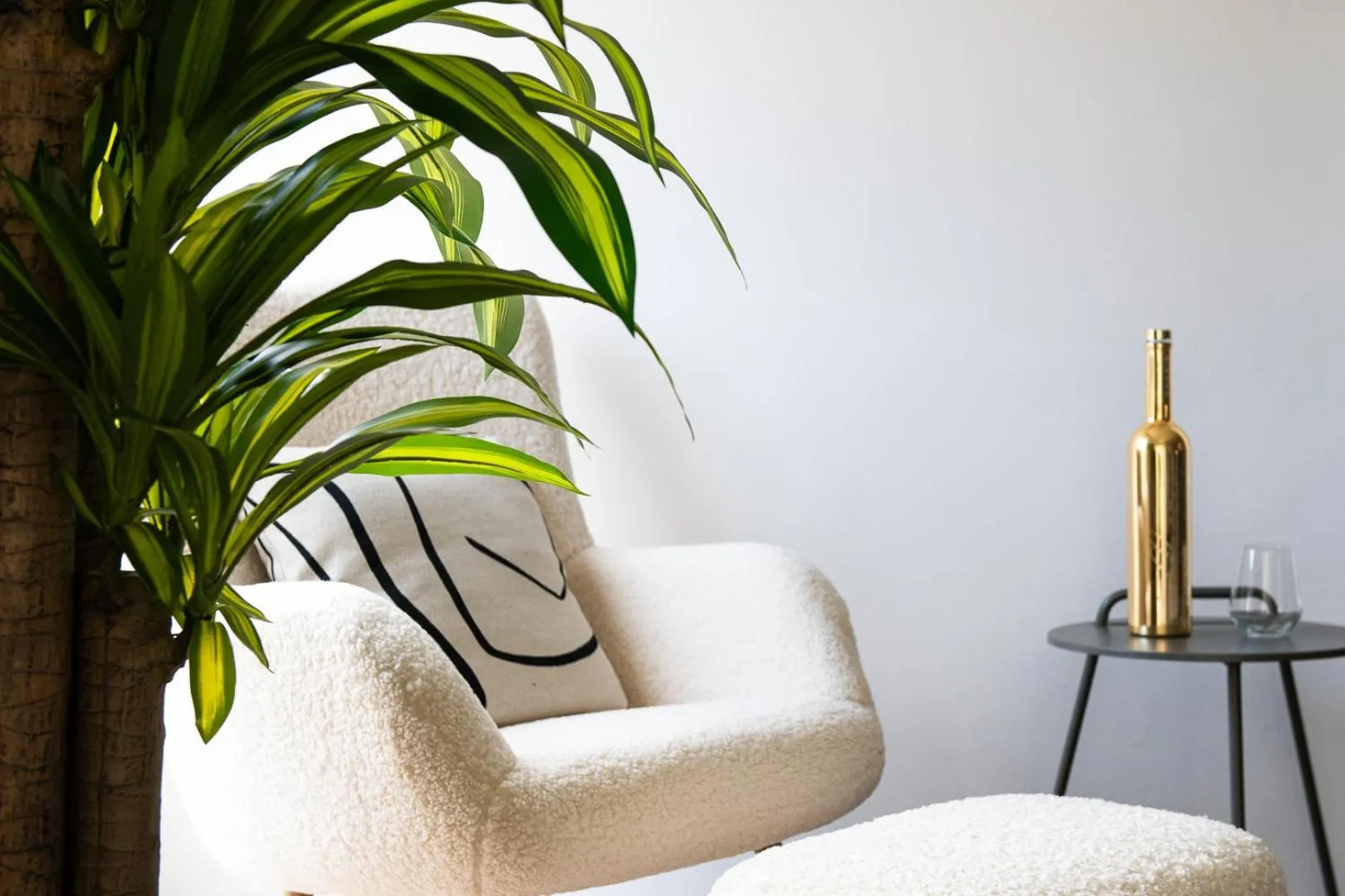 Seating area in Glyfada First Class Suite by First Class Properties